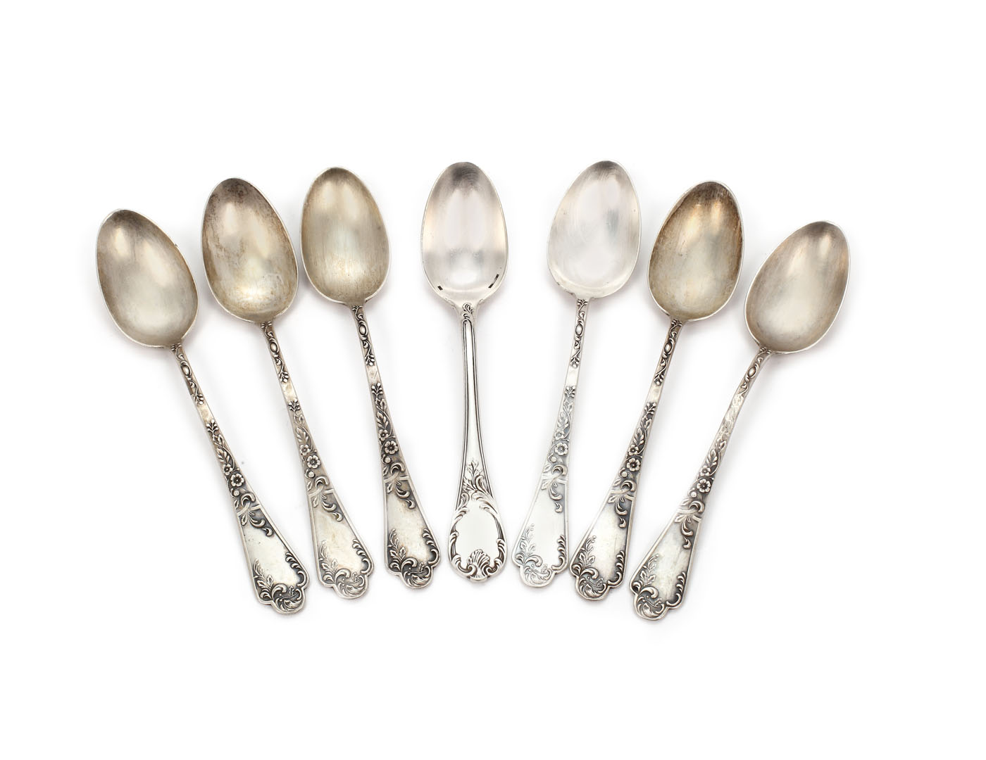 Set de 7 lingurițe Christofle, argintate, pentru desert, cu modele florale 