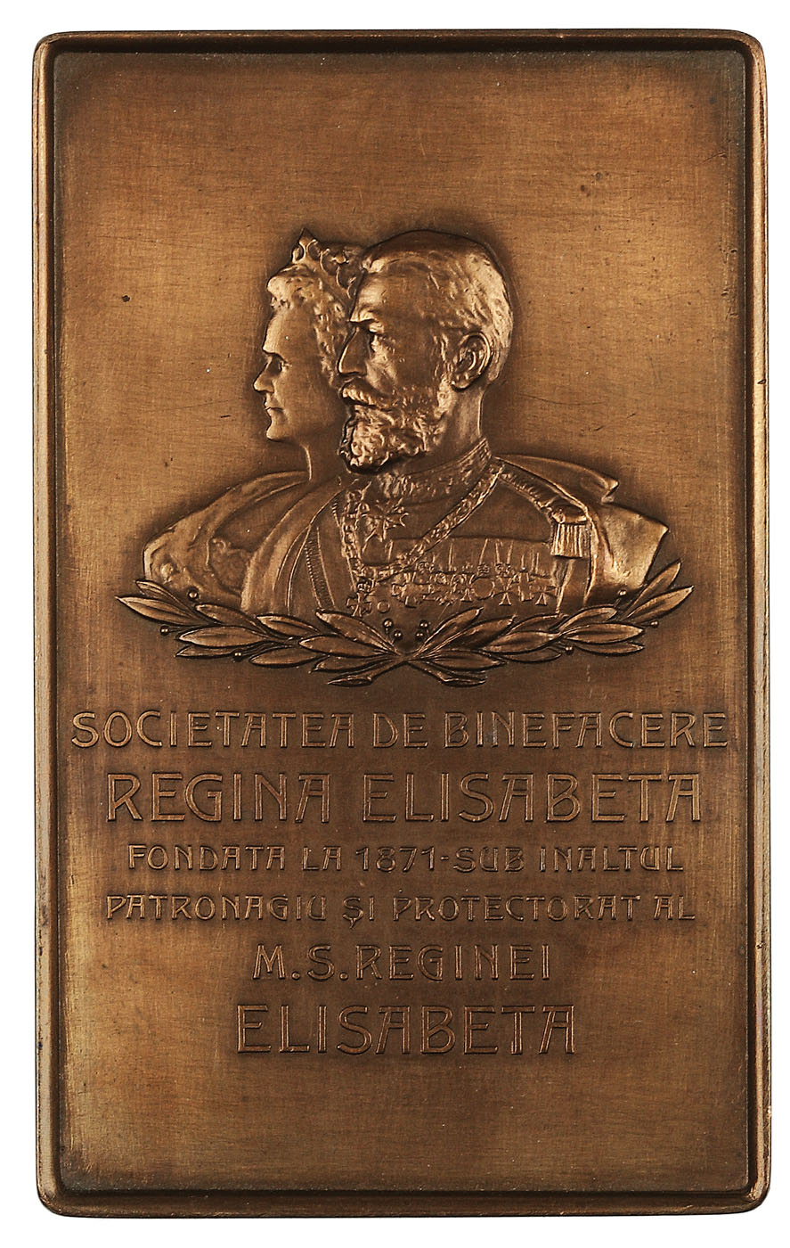 Placheta "Societatea de Binefacere Regina Elisabeta", fondată la 1871 sub înaltul patronagiu și protectorat al M.S. Reginei Elisabeta, gravori Theodor Radivon și Mauriciu Carniol, 1904
