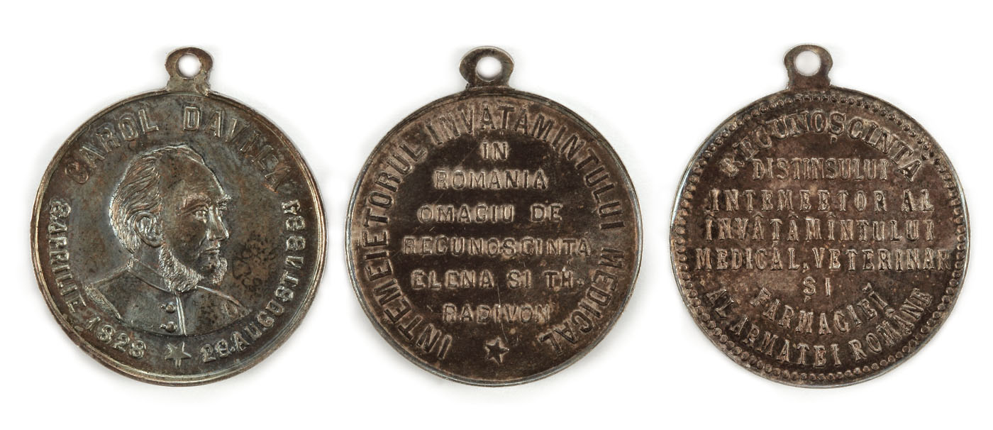 Lot format din 2 medalii bătute la moartea Dr. Carol Davila, de către prietenul său, Theodor Radivon, 1884