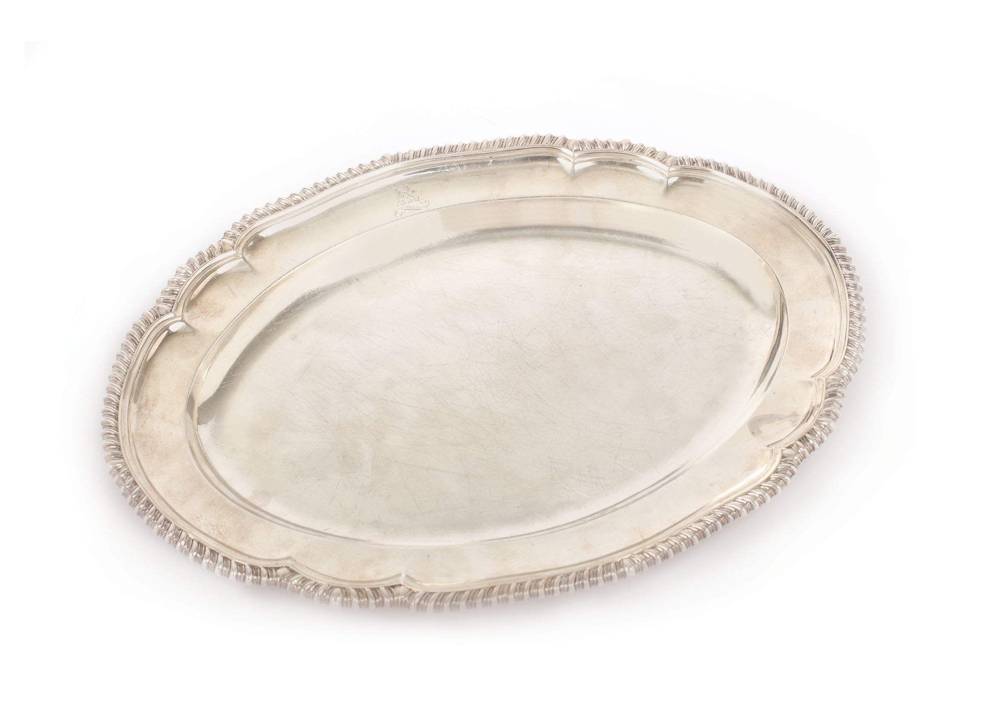 Platou din argint William Bates II, decorat cu însemnele heraldice ale lui George Gery, scutier din Suffolk, 1818