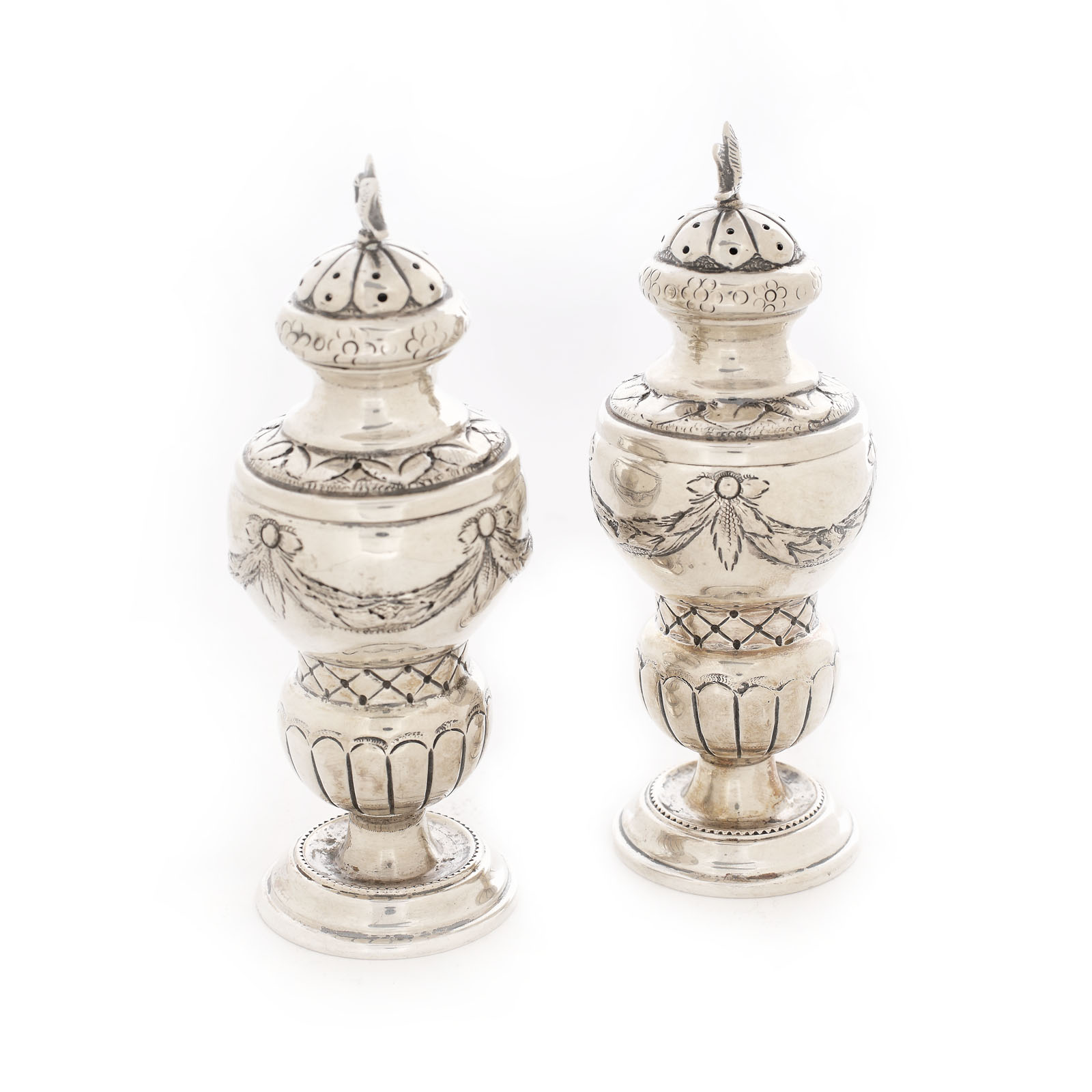 Pair of silver salt shakers, 1913