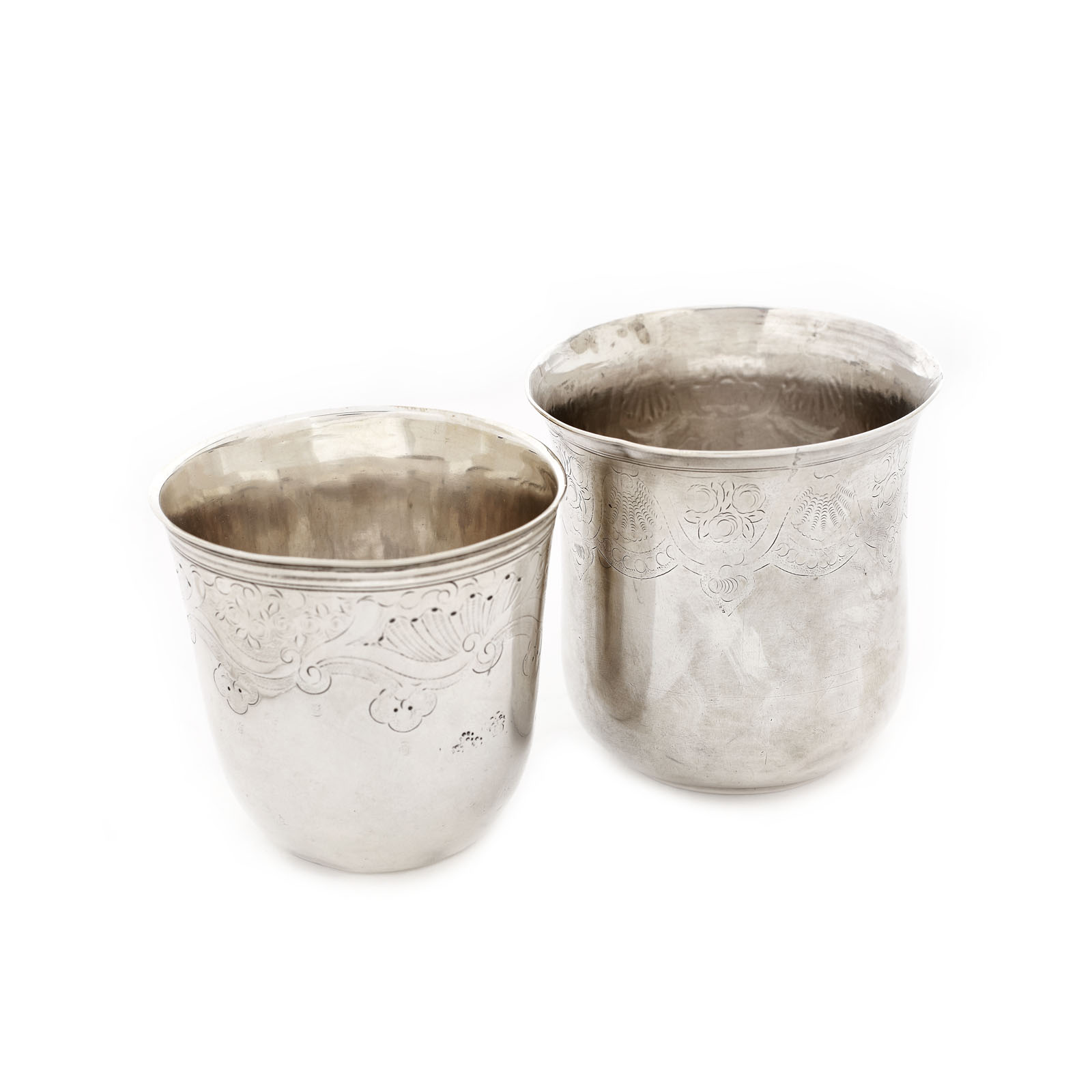 Pair of silver glasses with delice floral-vegetal engravings, approx. 1768-1789
