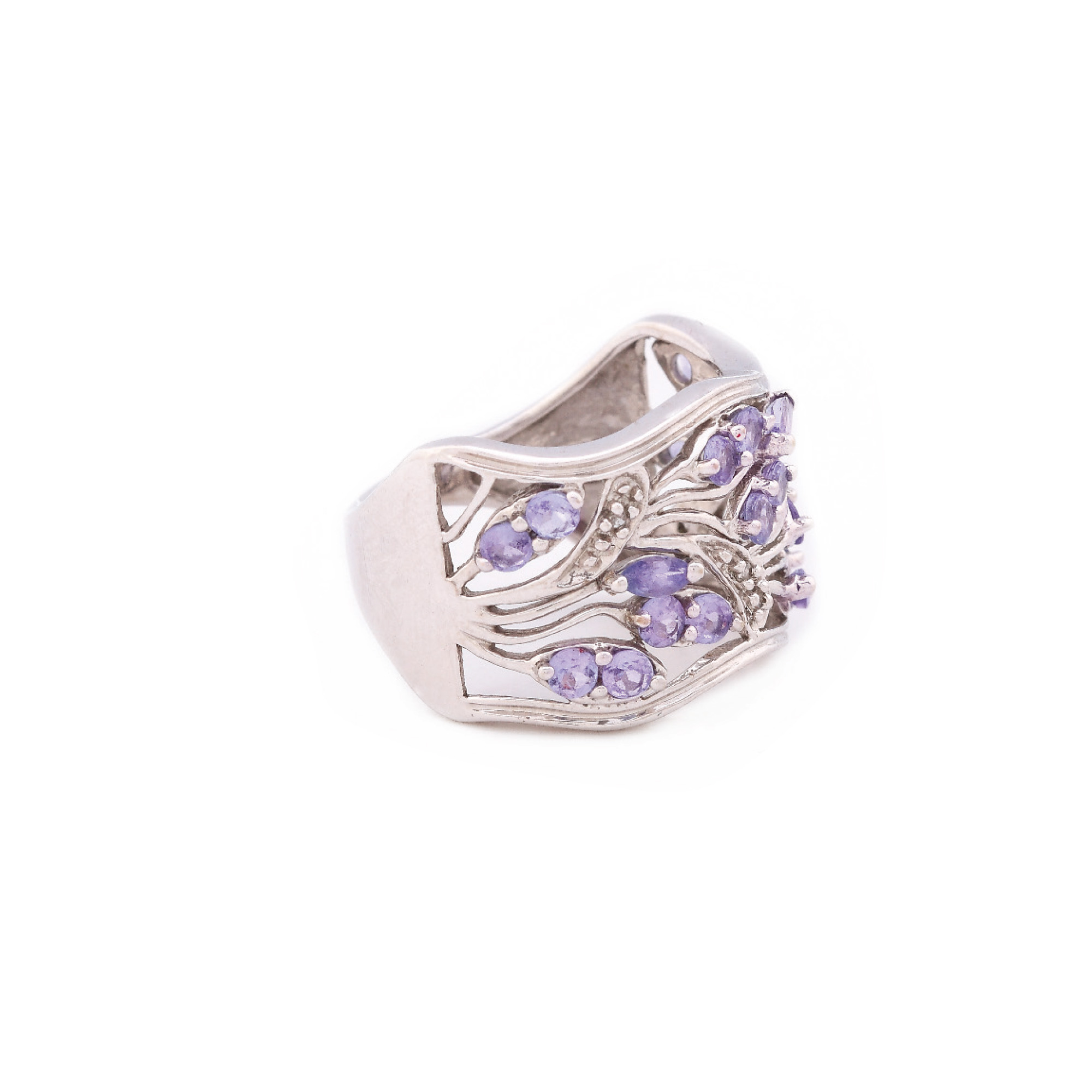 Inel din aur alb, decorat cu tanzanite și diamante