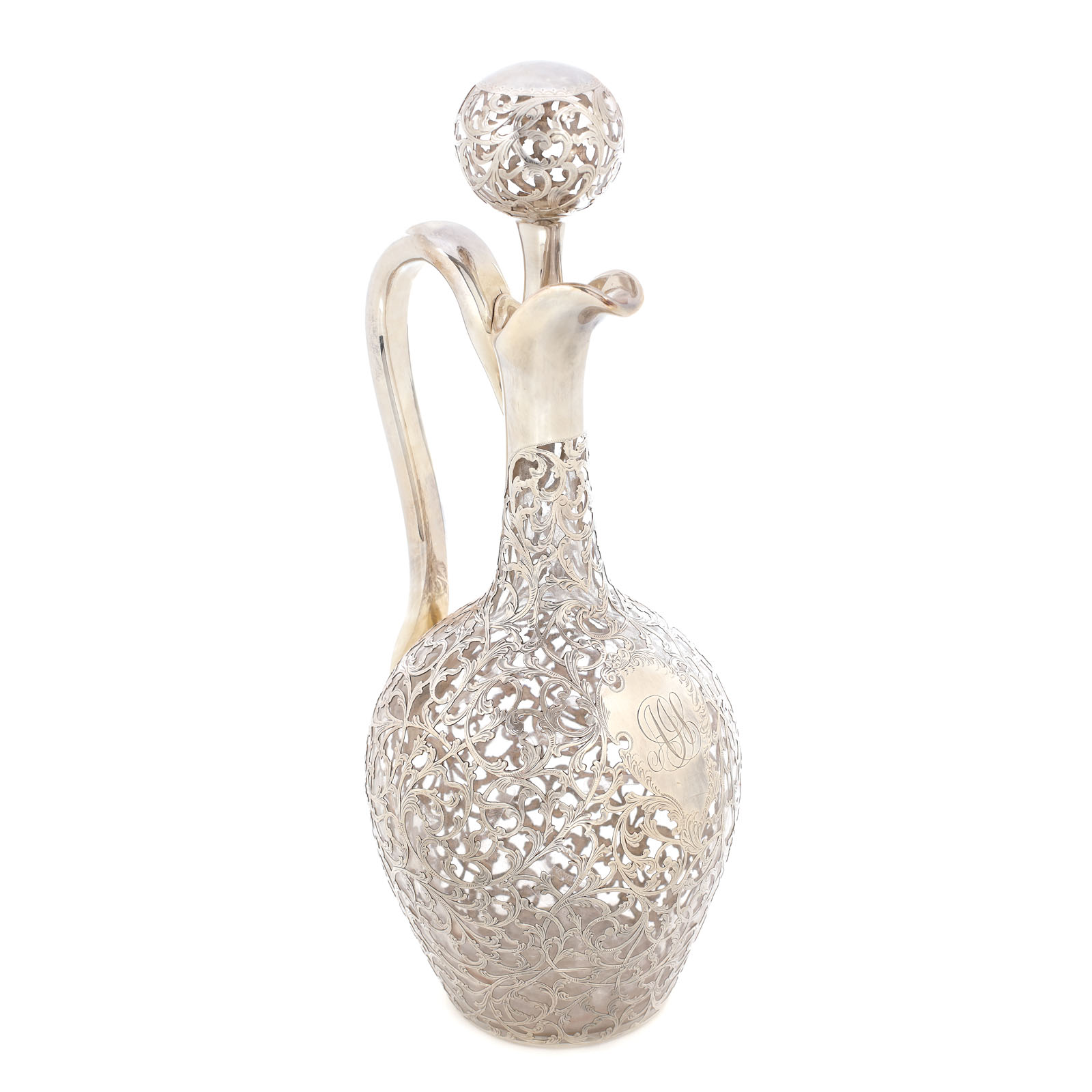 Carafă cu amplu decor silver overlay și cu monogramă gravată central