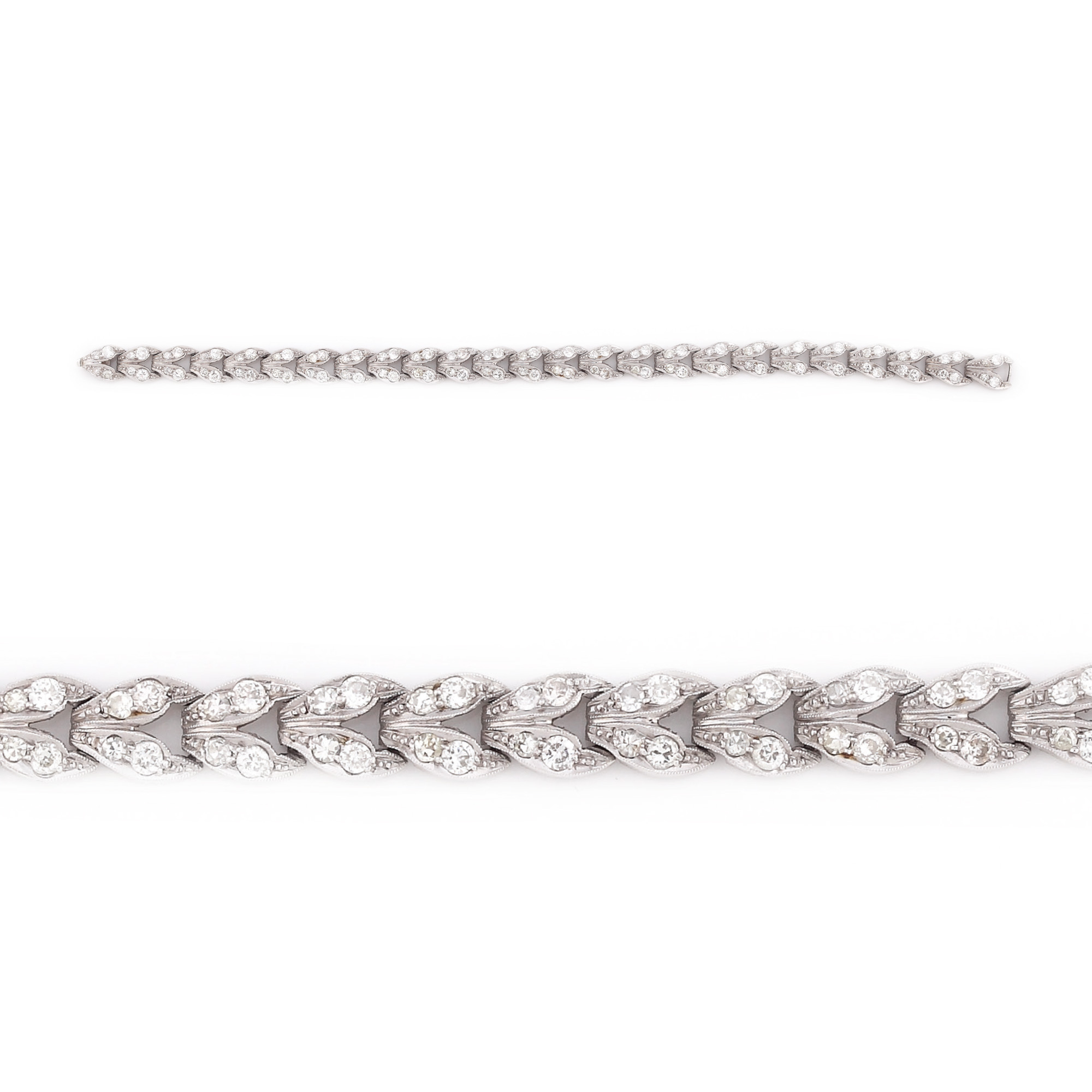 Elegantă brățară din platină, decorată cu diamante