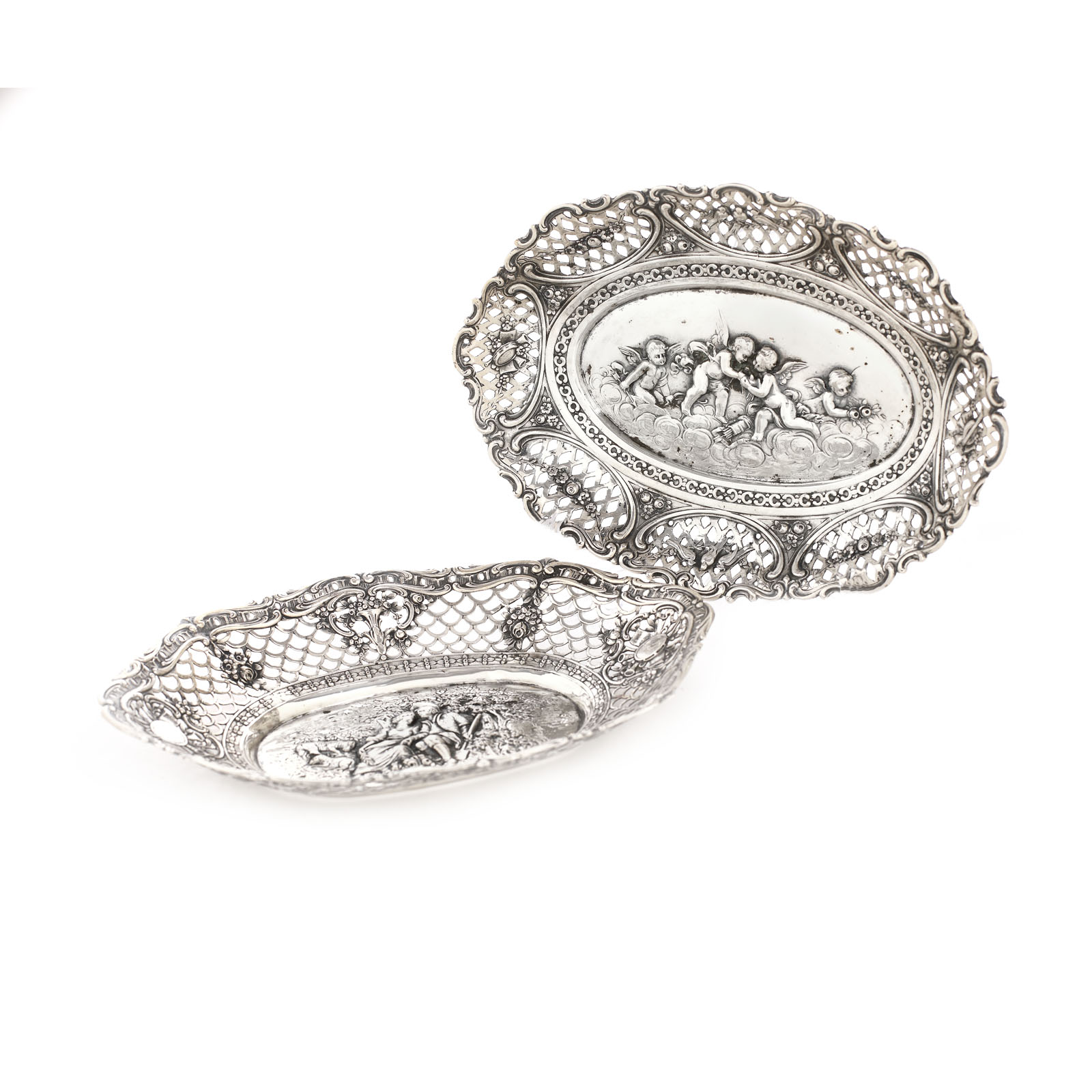 Pair of silver vide-poches, with putti and a galant scene relief decorations, the first half of the 20th century