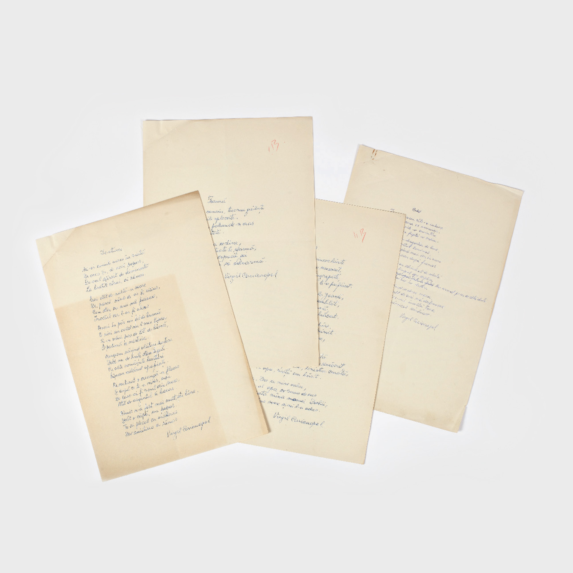 Patru file manuscris, conţinând versuri ce poartă semnătura olografă a autorului Virgil Carianopol, provine din colecţia Saşa Pană