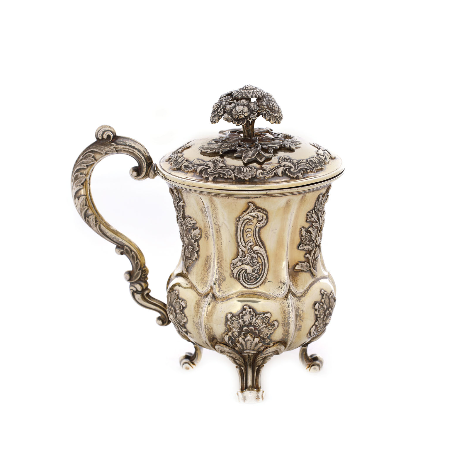 Cup with a lid, made of Carl Magnus Stähle silver, decorated with floral motifs, 1842