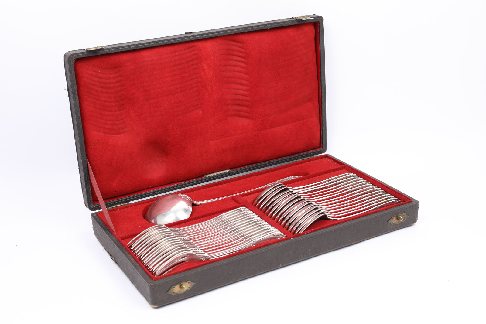 Set made of Henri Soufflot silver, comprised of a ladle, 15 forks and 15 spoons, the end of the 19th century, in its original box