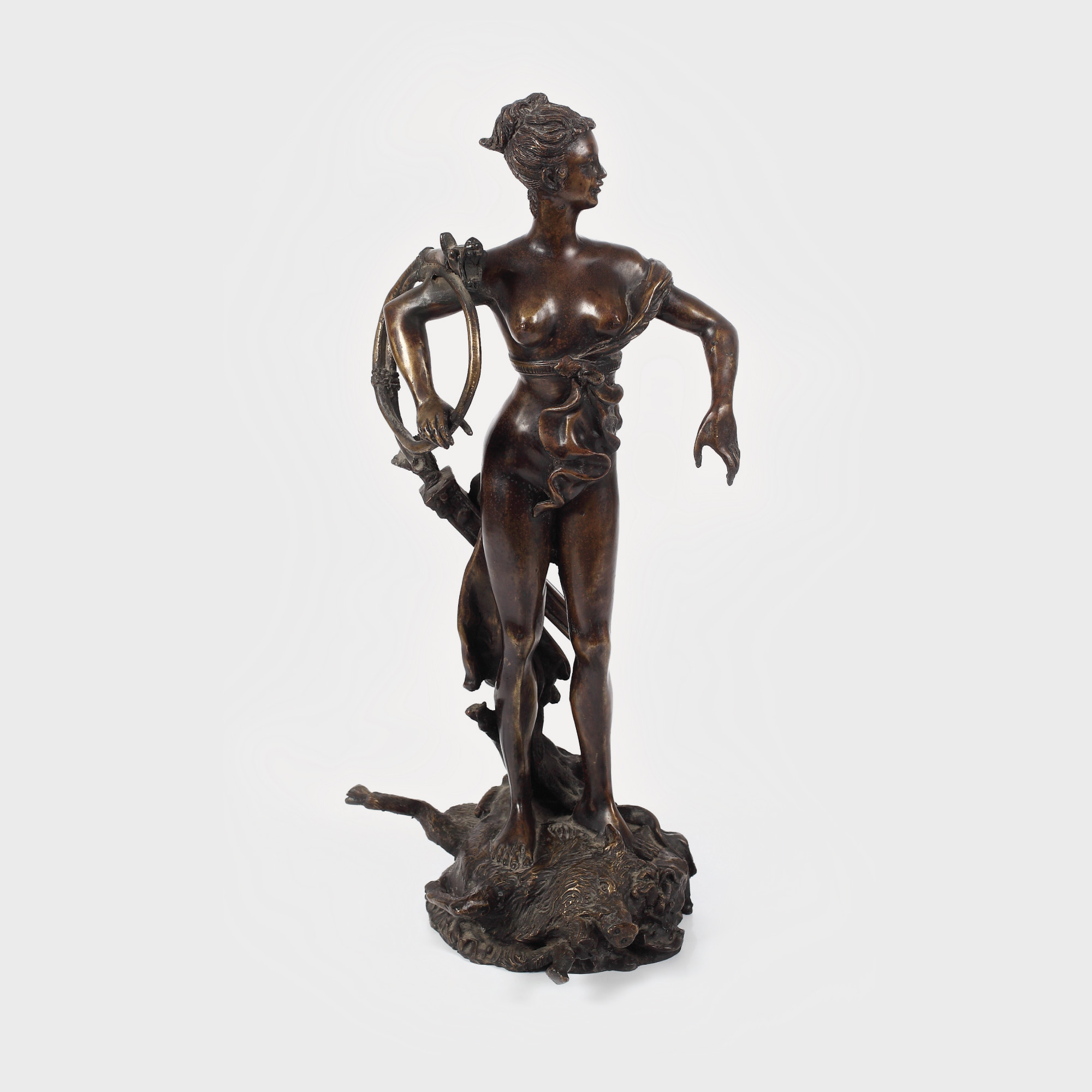 Statuetă decorativă din bronz, reprezentând-o pe Diana, zeița vânătorii