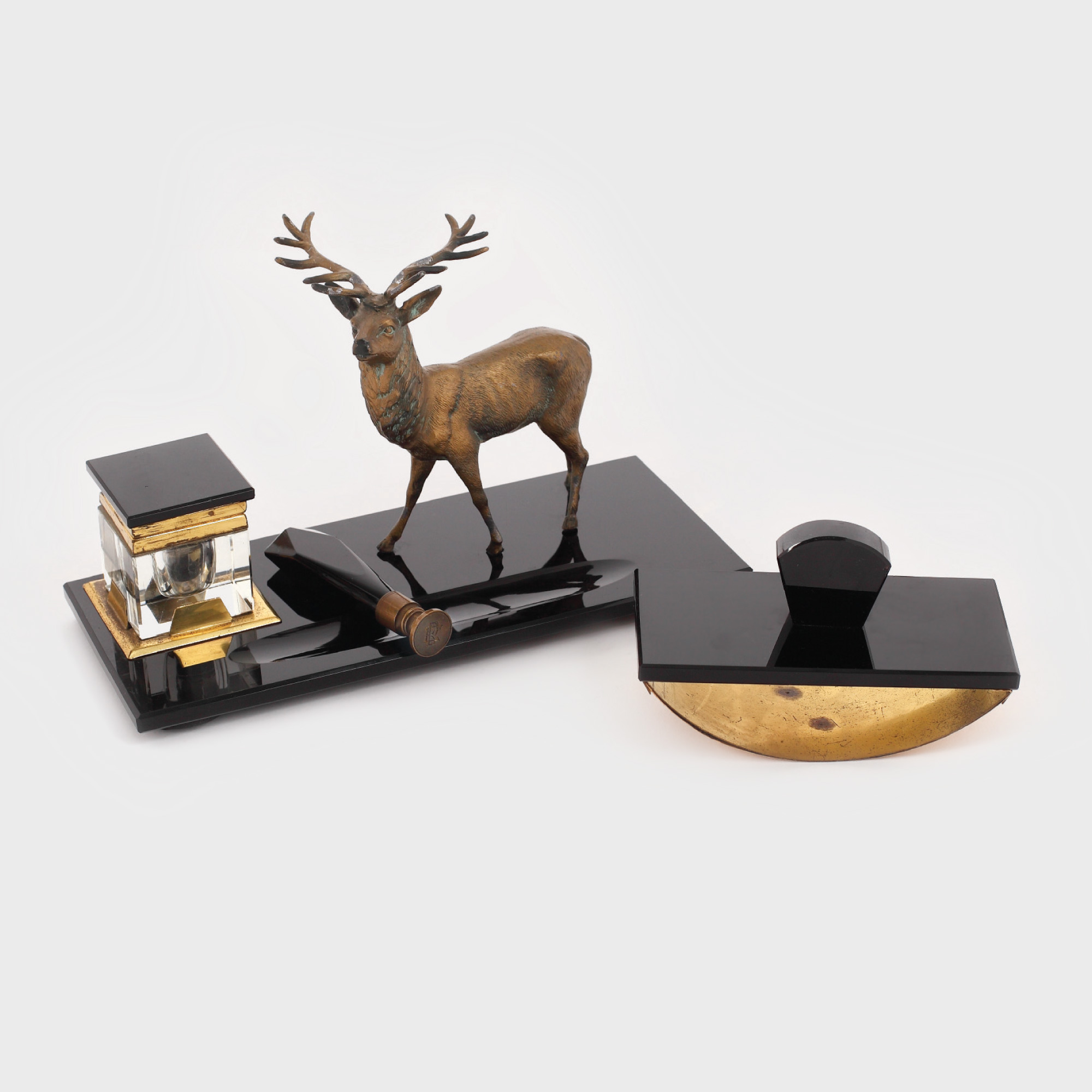 Set pentru birou din bronz și onix, decorat cu cerb