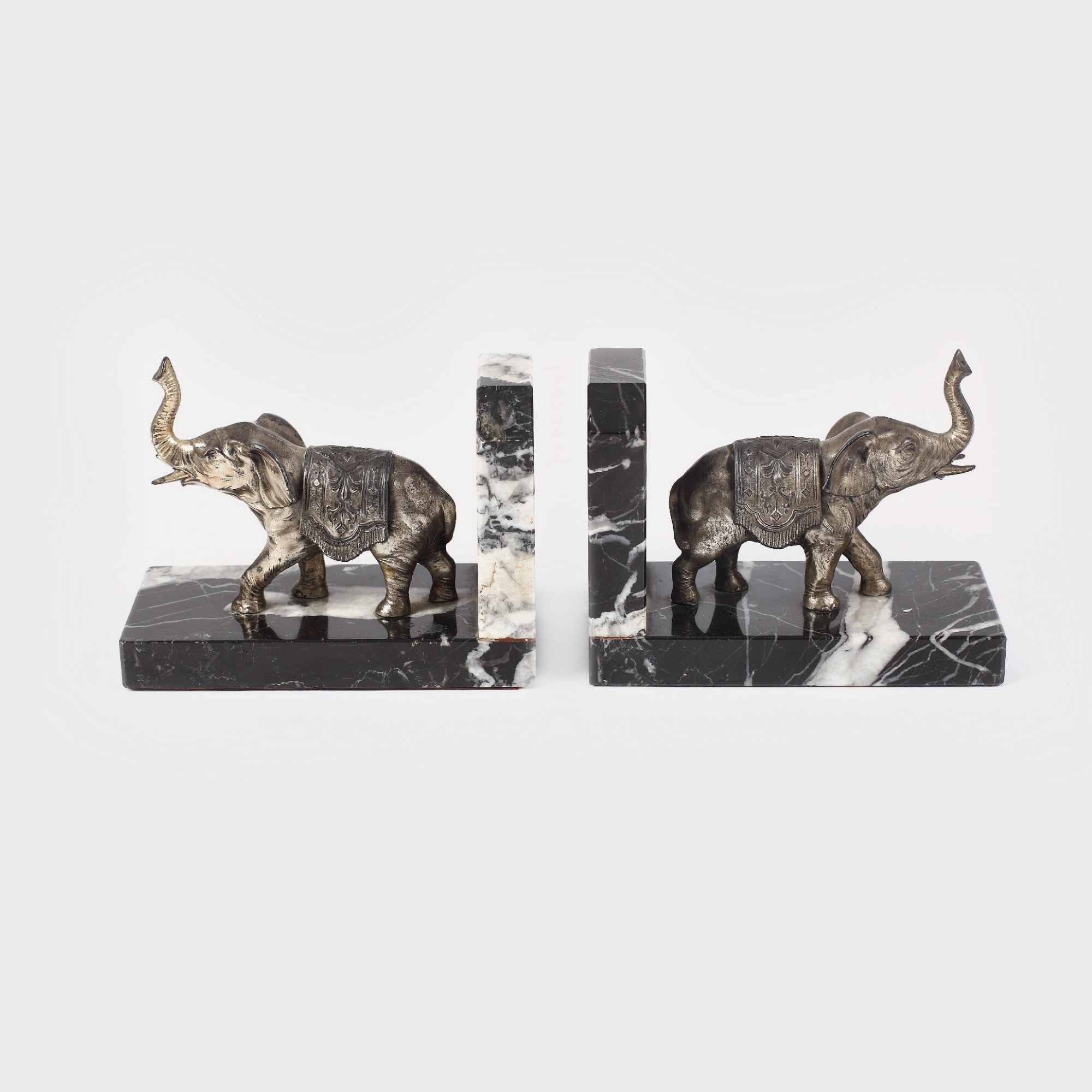 Suporturi din bronz, pentru cărți, decorate cu figurine elefanți 