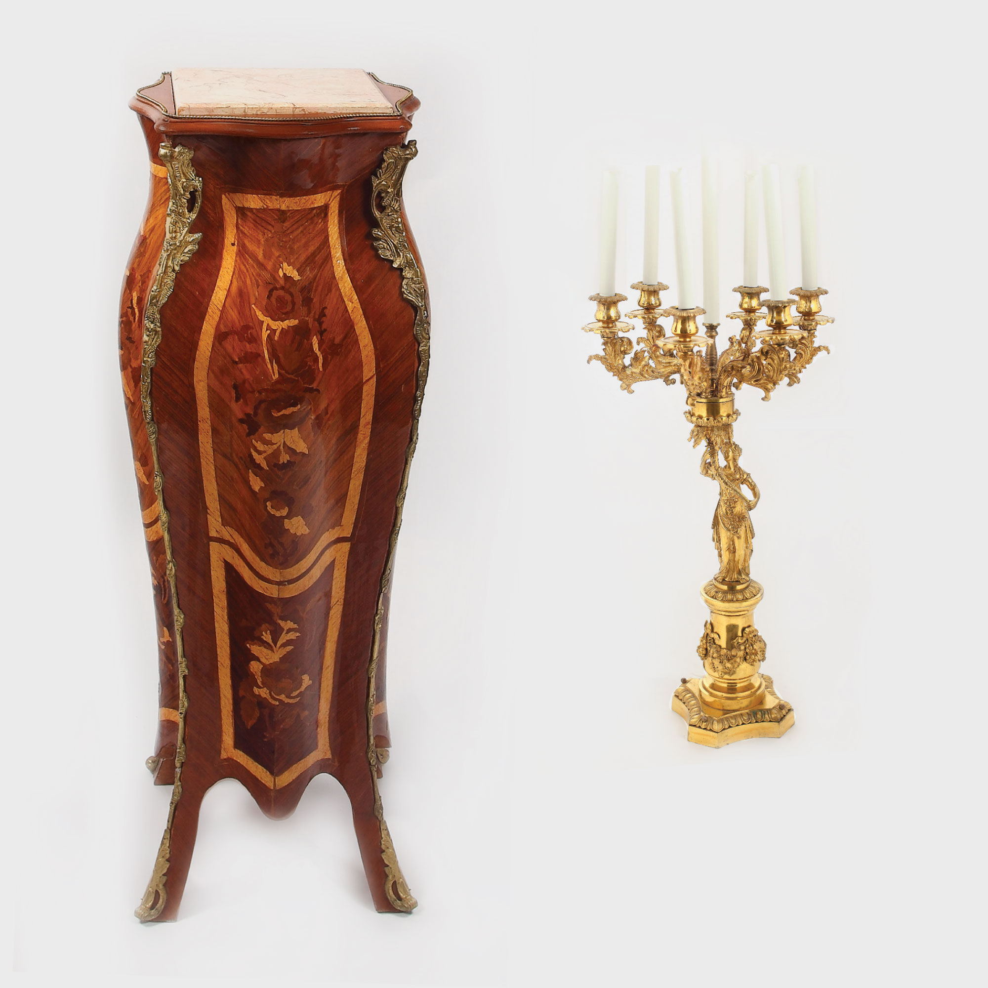 Consolă cu sfeșnic, bogat intarsiată și decorată cu bronzuri în manieră Rococo