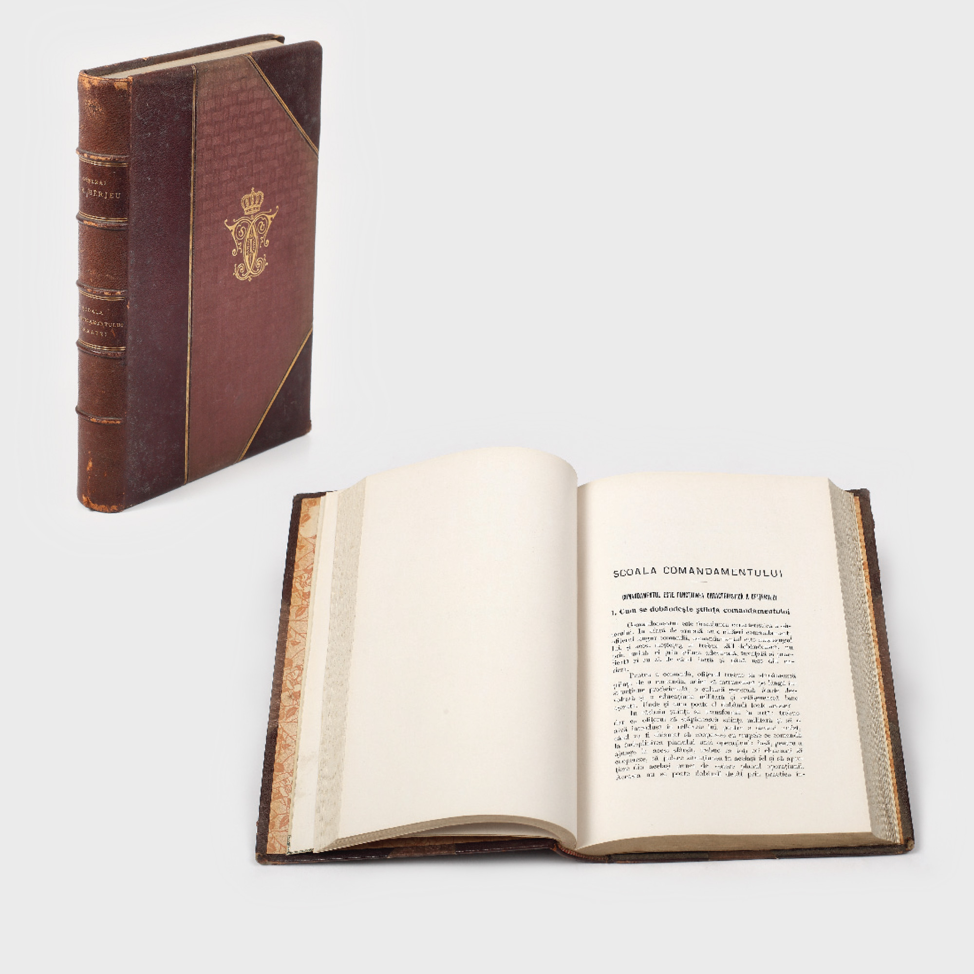 "Şcoala comandantului armatei", de Constantin Herjeu, Bucureşti, 1910, exemplarul provine din biblioteca Regelui Carol I