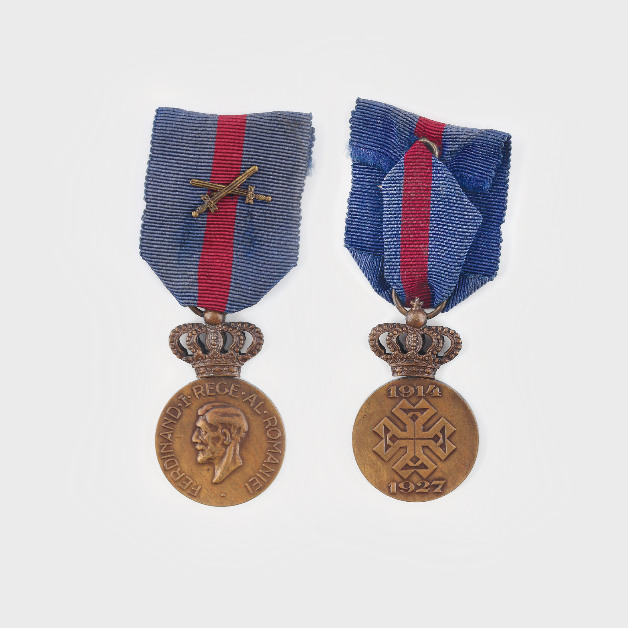 Medalia Ferdinand Rege al României, cu spade, acordată voluntarilor ardeleni şi Cercetaşilor României, 1929