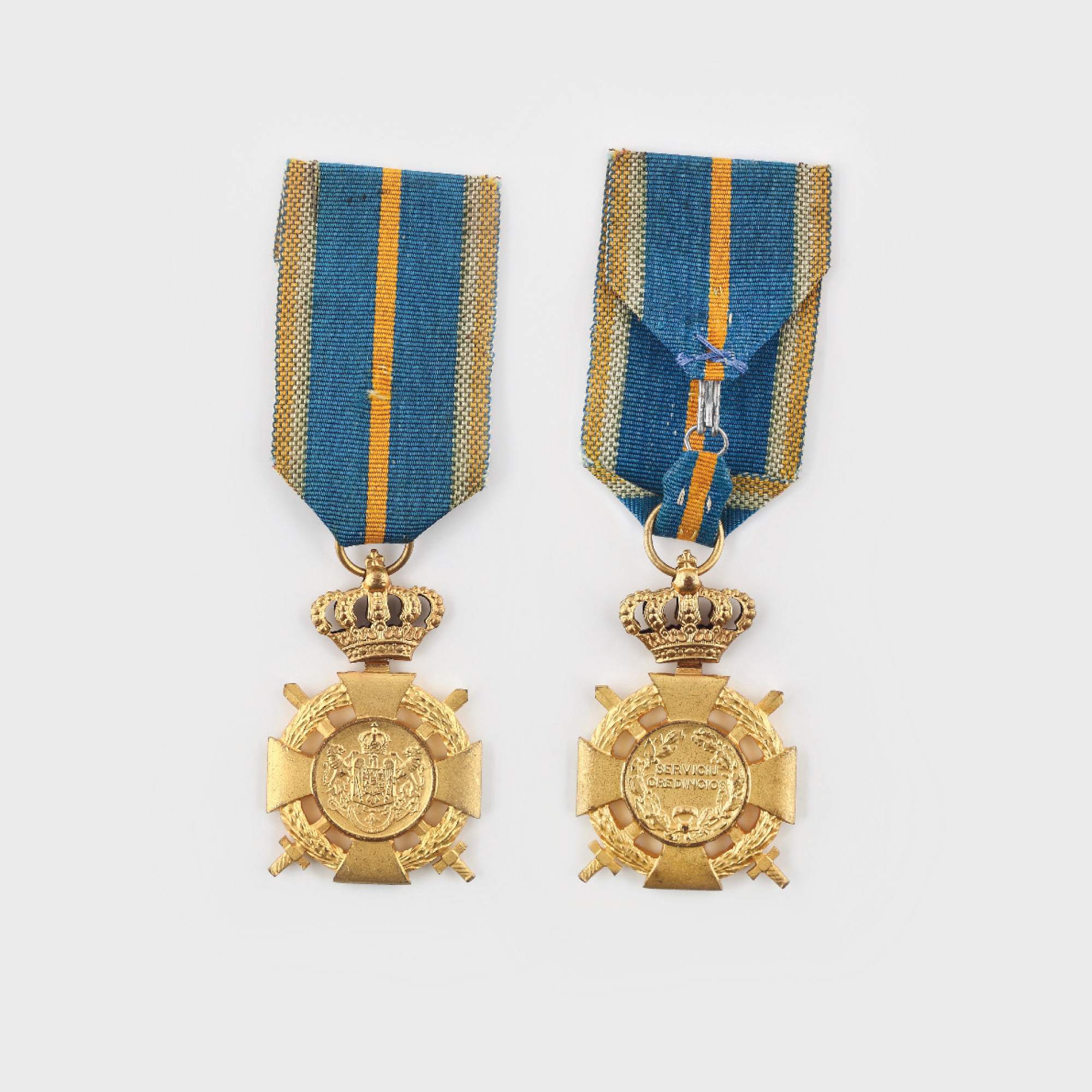 Decoraţie Crucea "Serviciul Credincios", cu spade, clasa I, model 1938