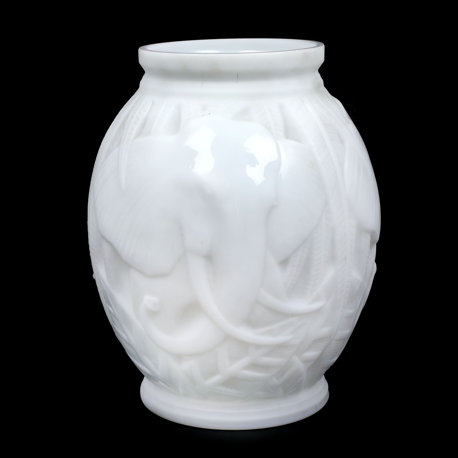 Pierre d'Avesn vessel decorated with elephants and stylised leaves, approx. 1930