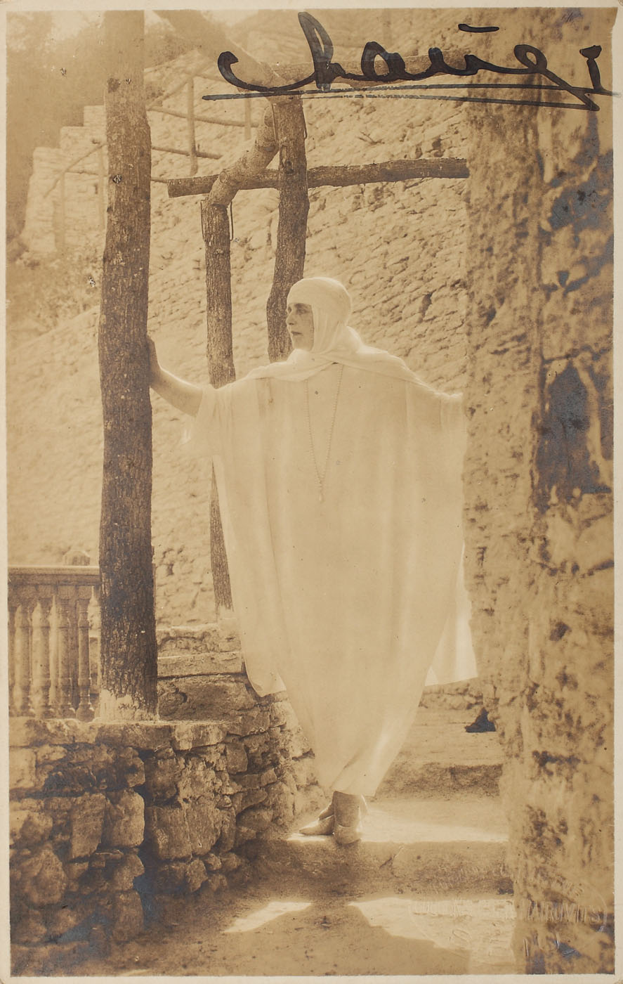 Fotografie a Reginei Maria la Balcic, purtând semnătura reginei