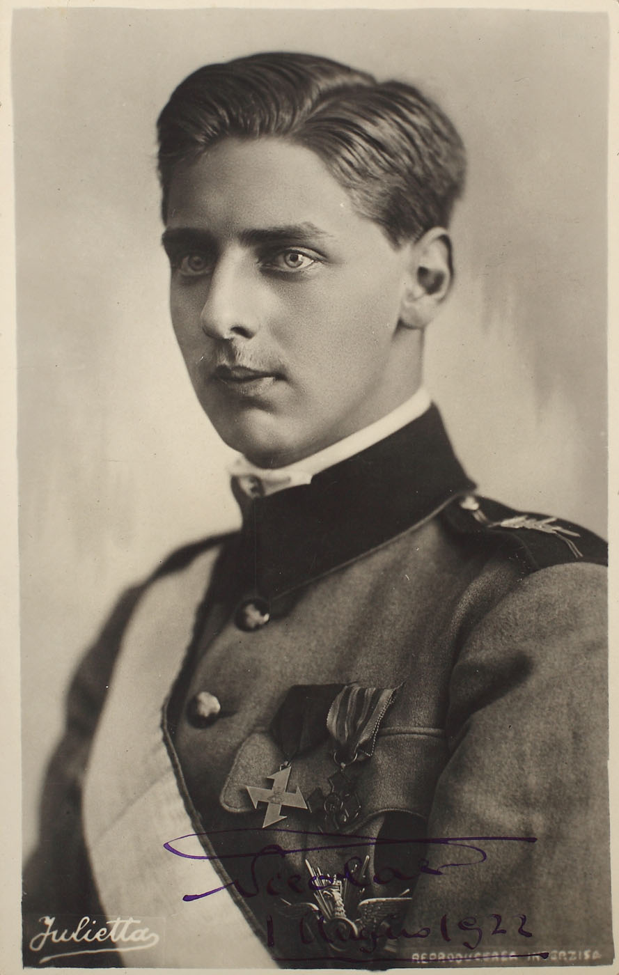 Fotografie a Principelui Nicolae, purtând semnătura olografă, 1922