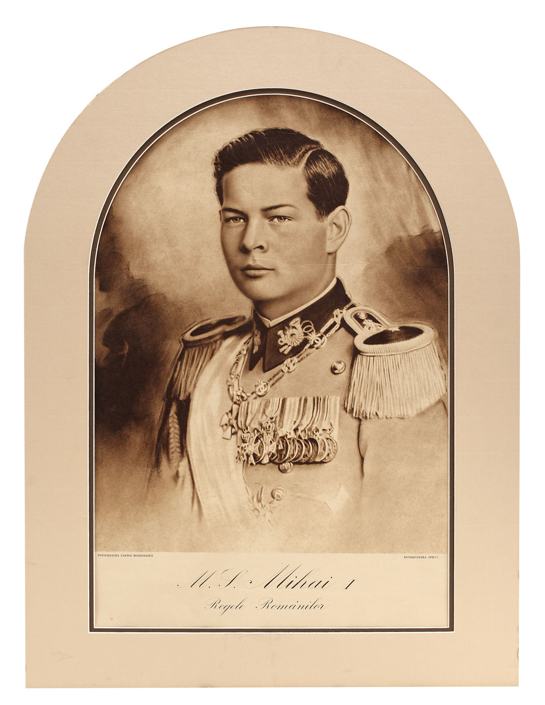 Fotografie oficială a Regelui Mihai, 1940, folosită pentru decorarea claselor școlare
