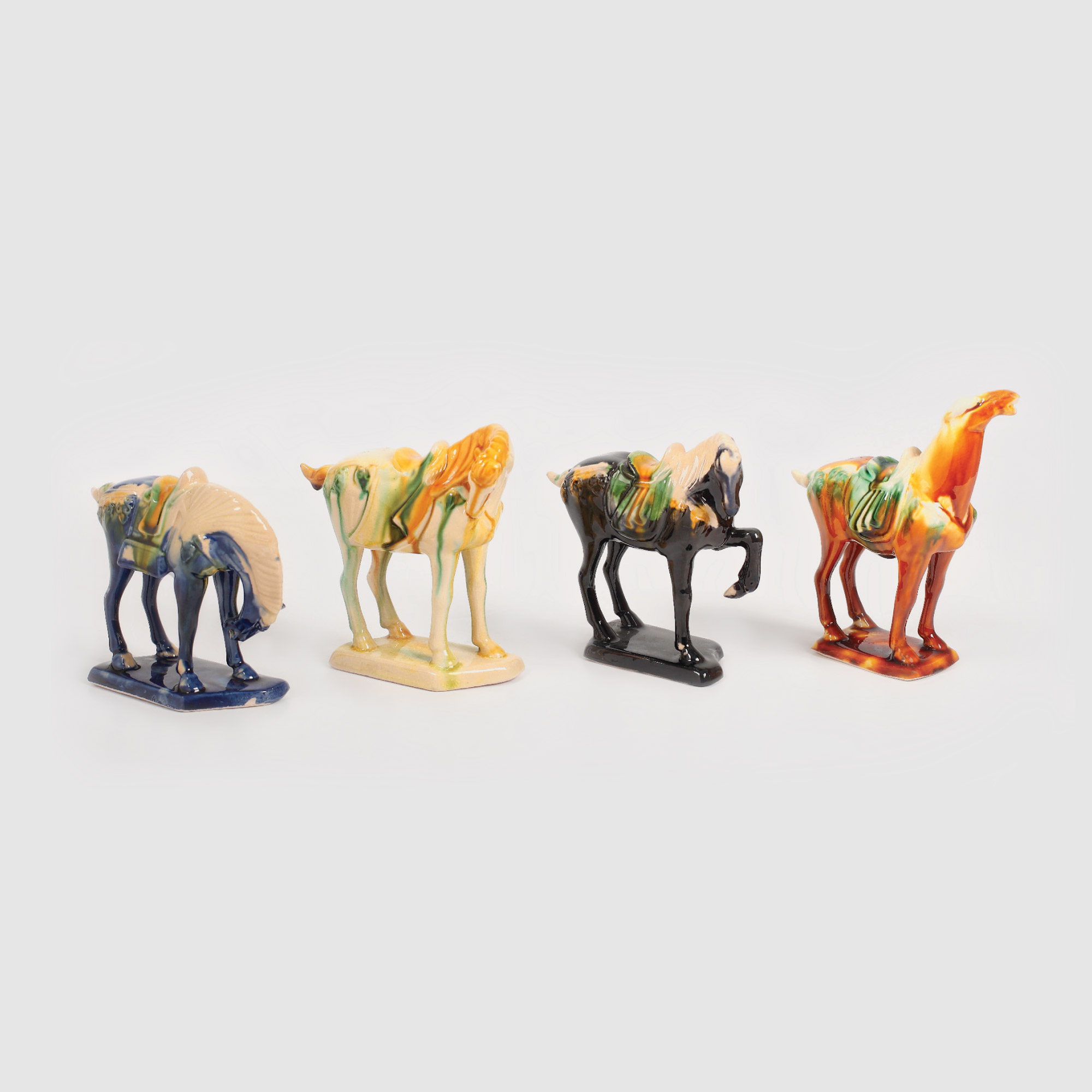 Colecţie de 4 căluţi din ceramică, glazurată în maniera ceramicii Tang, ce a aparţinut violoncelistului Cătălin Ilea