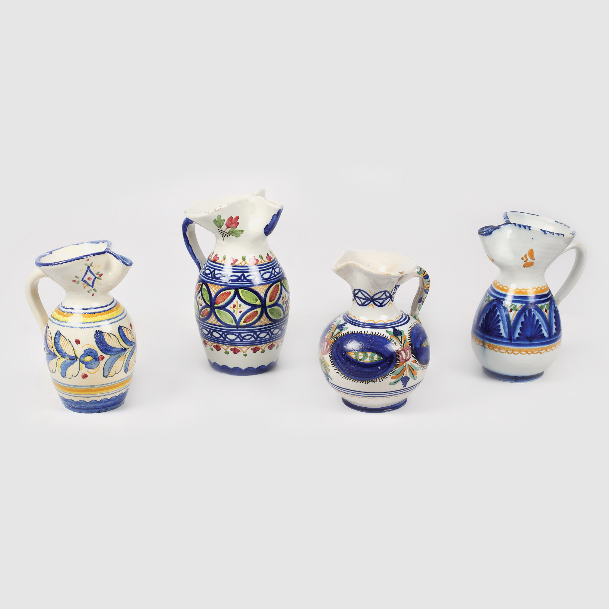 Colecție de patru ulcioare din ceramică, ce a aparţinut violoncelistului Cătălin Ilea