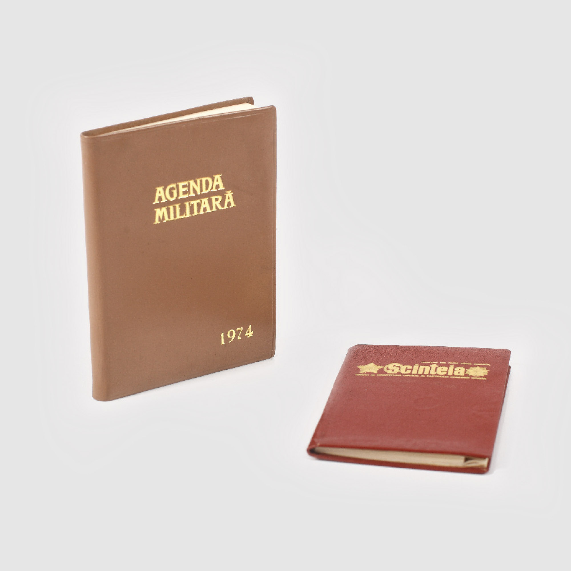 Lot format din 2 agende nefolosite, "Scânteia" și "Agenda Militară", 1970-1980