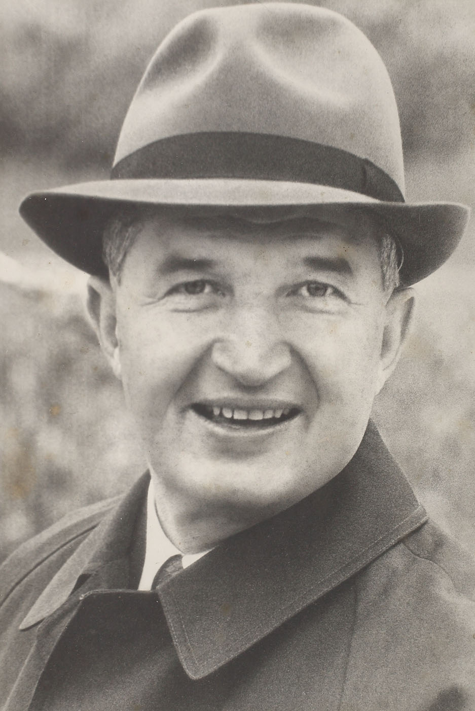 Rară fotografie a lui Nicolae Ceaușescu, în postură informală, provine din reşedinţa familiei Ceauşescu