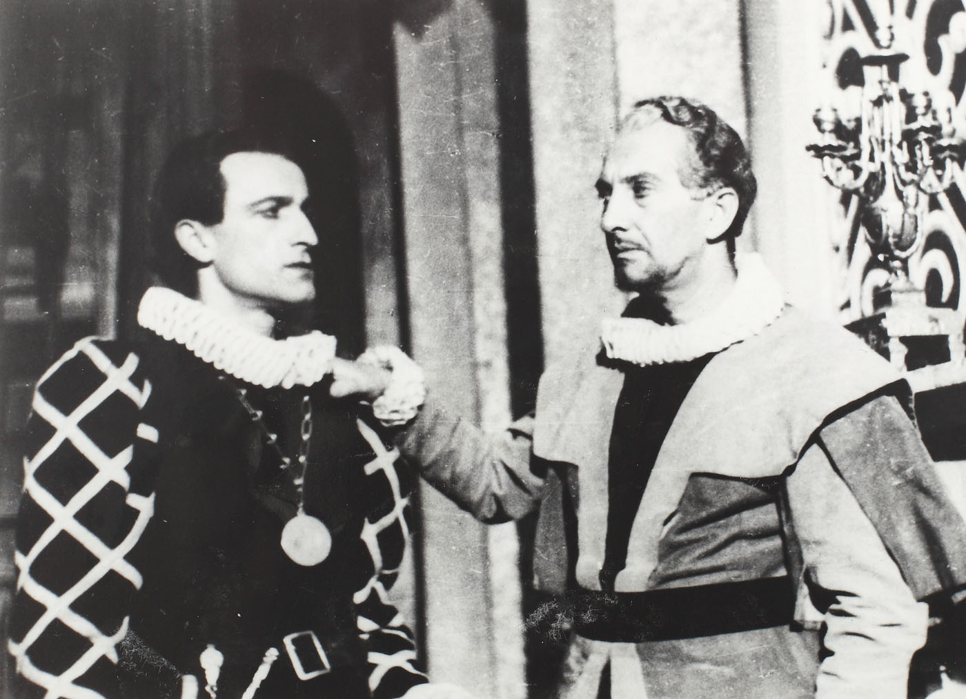 Radu Boureanu în rolul marchizului de Possa în piesa "Don Carlos", Teatrul Național, 1945-1946