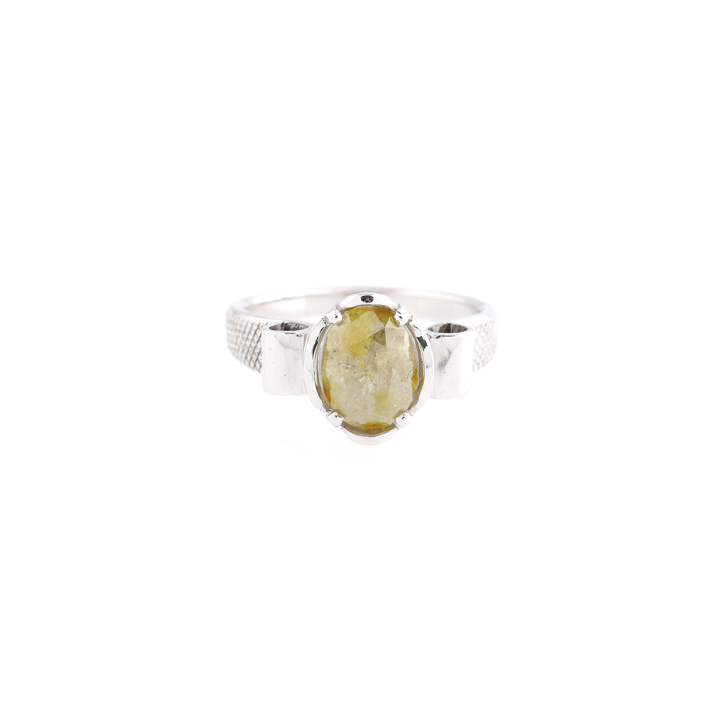 White gold ring, decorated with yellow-champagne diamond