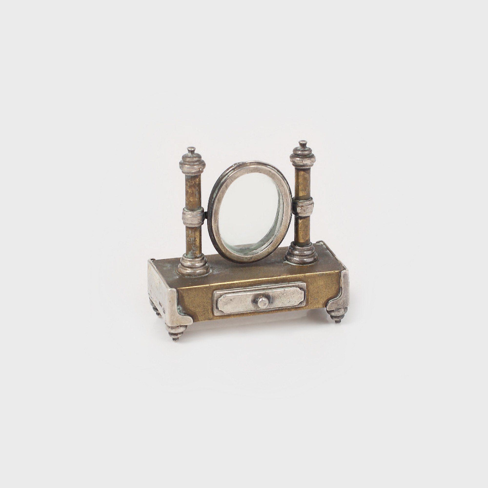 Masă de toaletă miniaturizată, din argint