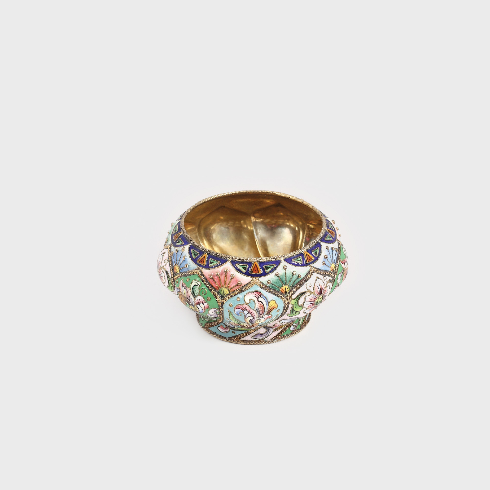 Rarisim bol cloisonné din argint, decorat cu emailuri în degradé, datat 1910, piesă de colecție