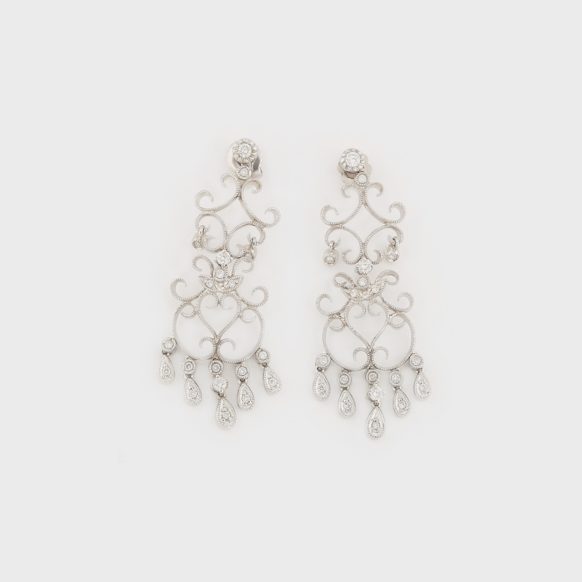 "Diamond chandeliers" - pereche de cercei din aur alb, decorată cu diamante