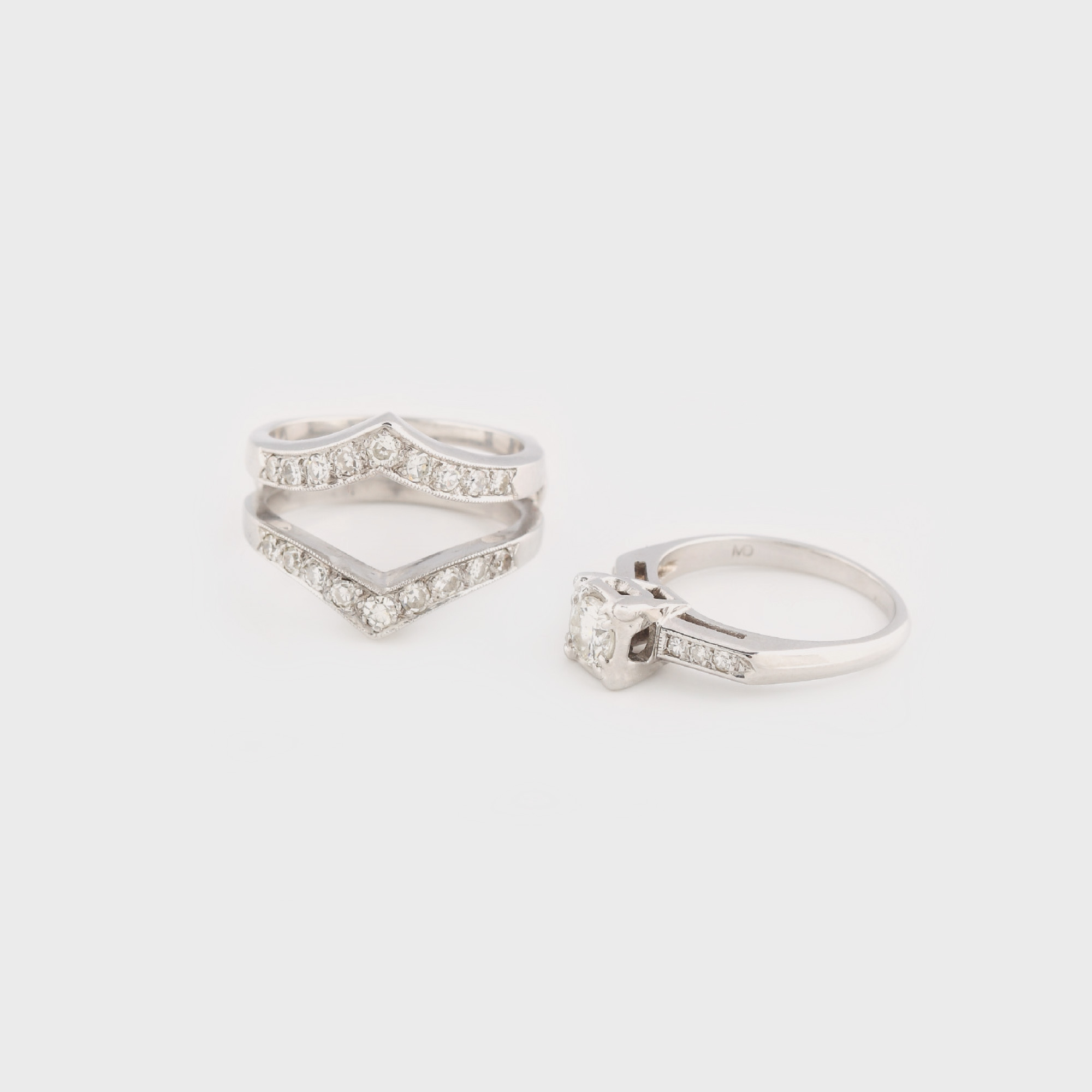 Sofisticate inele din aur alb, decorate cu diamante