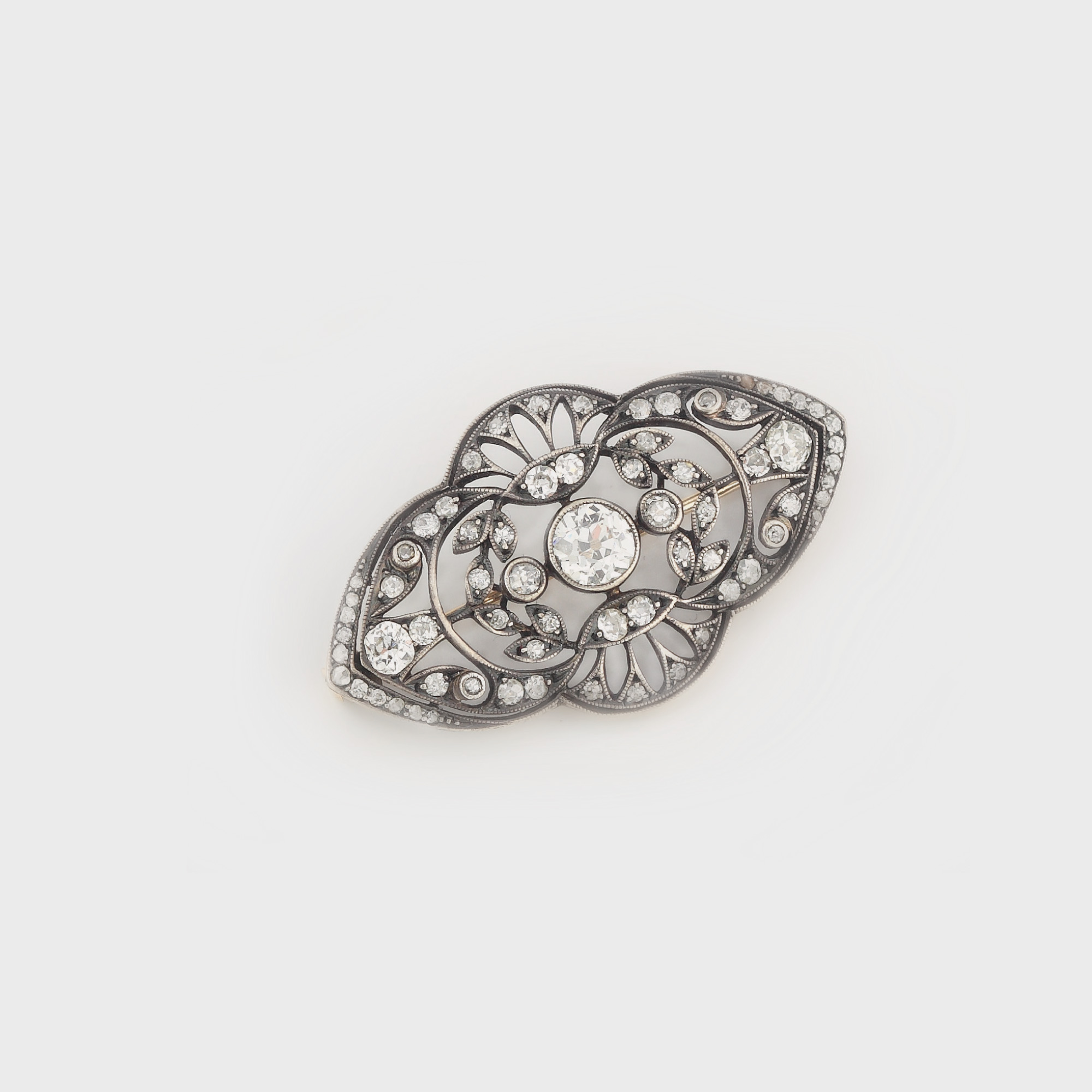Broșă din aur alb, decorată cu diamante, cca. 1900-1910