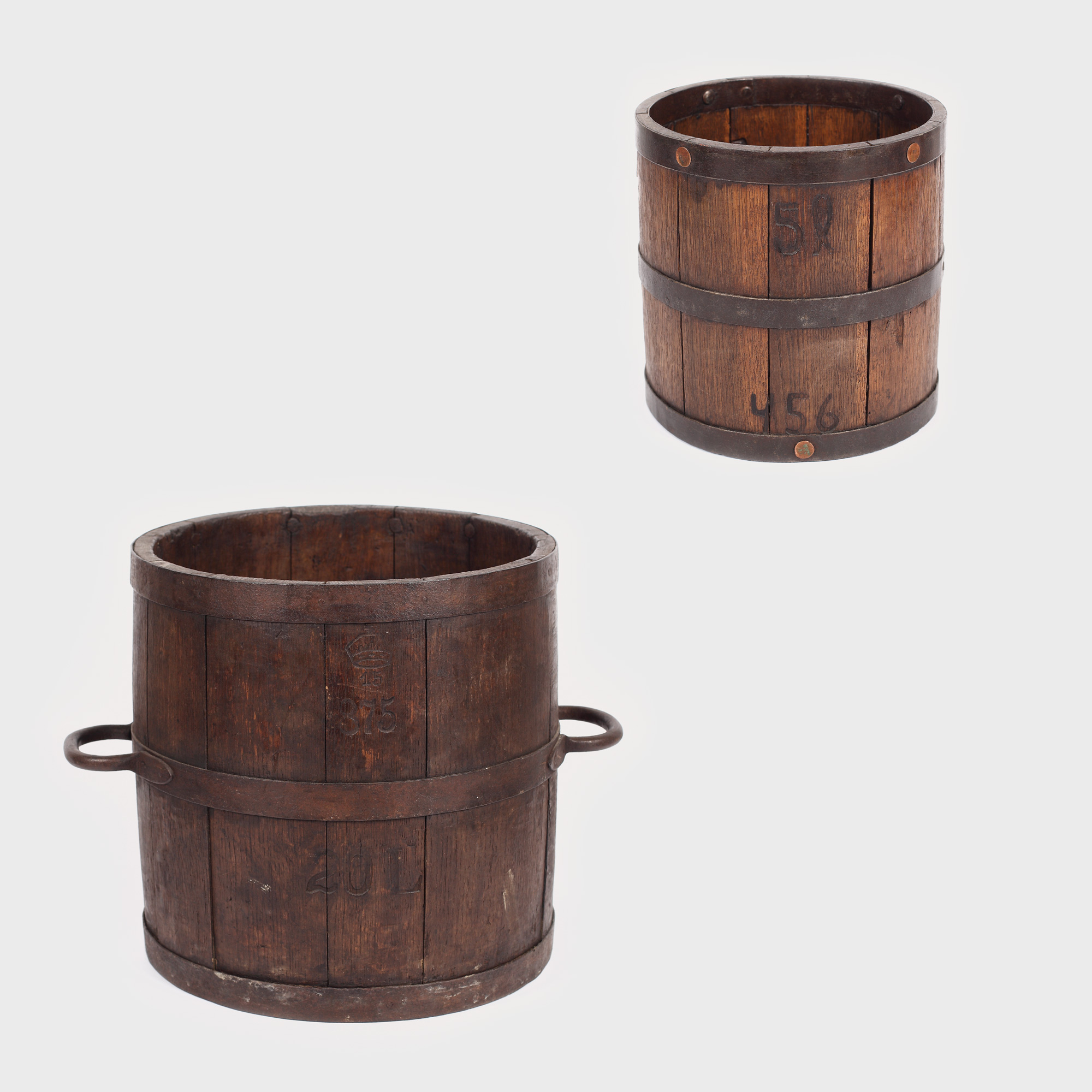 Set de două măsuri lemn (5kg,10kg) ardeleneşti, prima jumătate a sec. XX