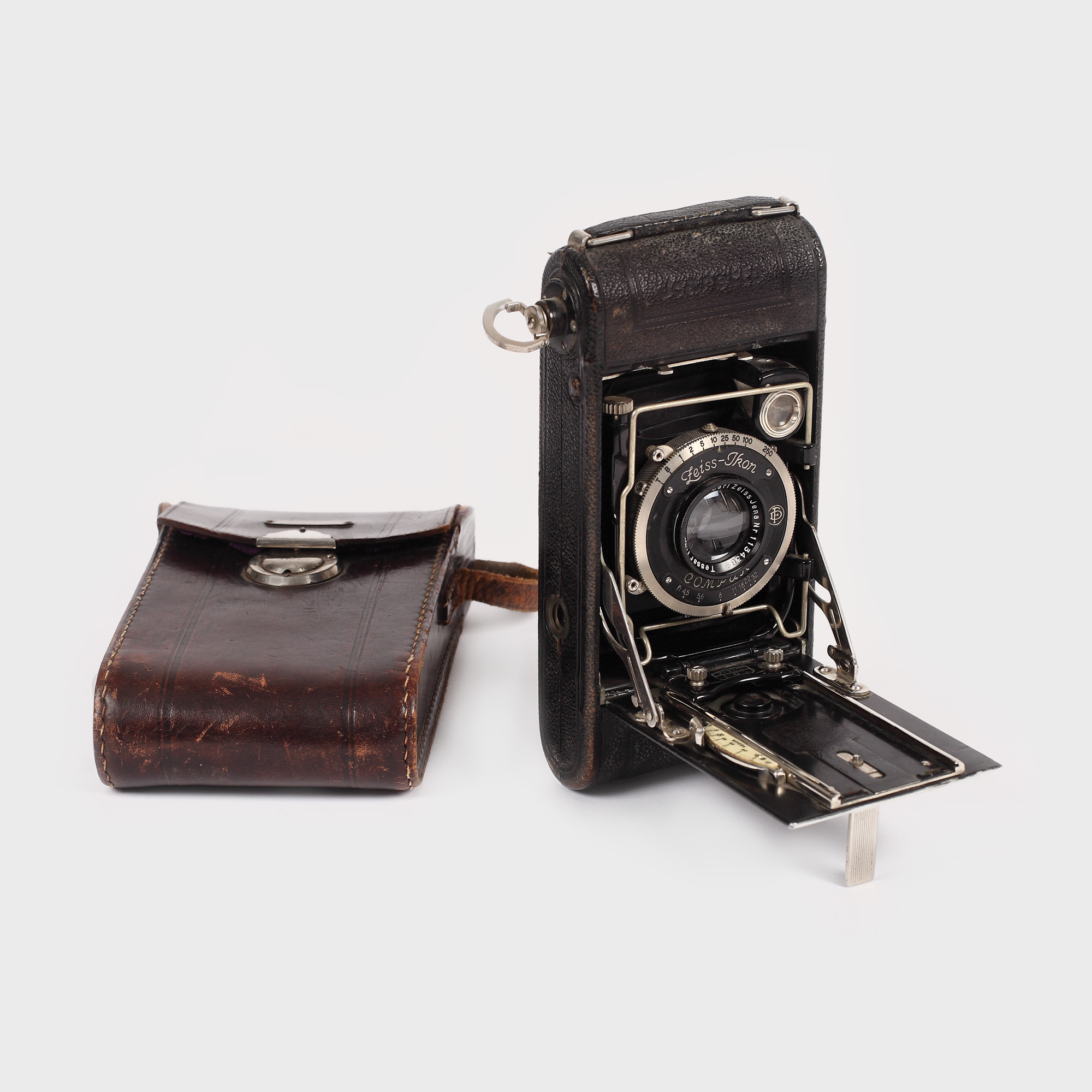 Aparat de fotografiat Zeiss Ikon Ideal, ce a aparținut Magazinului Kovats P., Cluj, anii "30