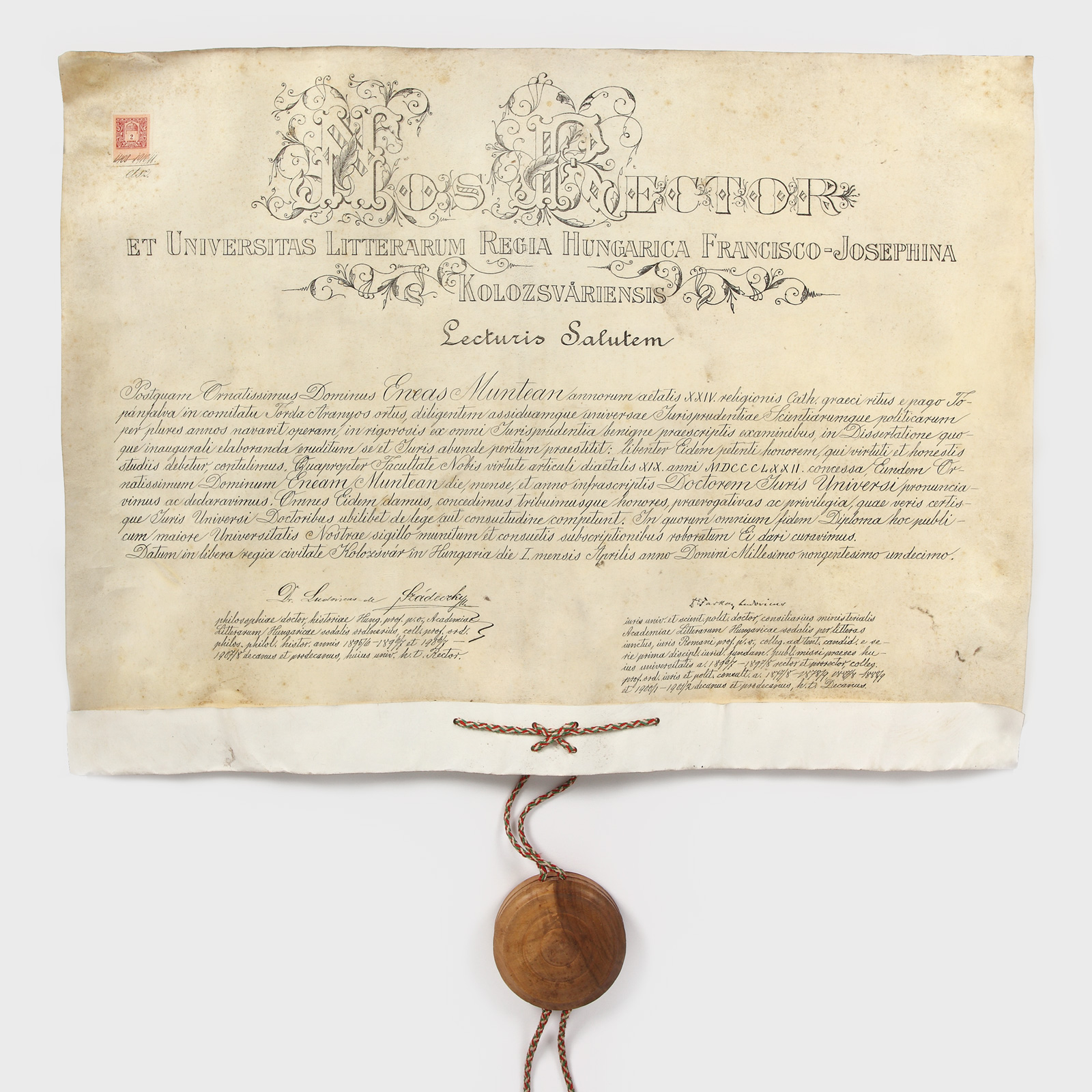 Diplomă de doctor în științe juridice și politice, emisă de Universitatea din Cluj în 1911, cu sigiliul original păstrat în cutie din lemn