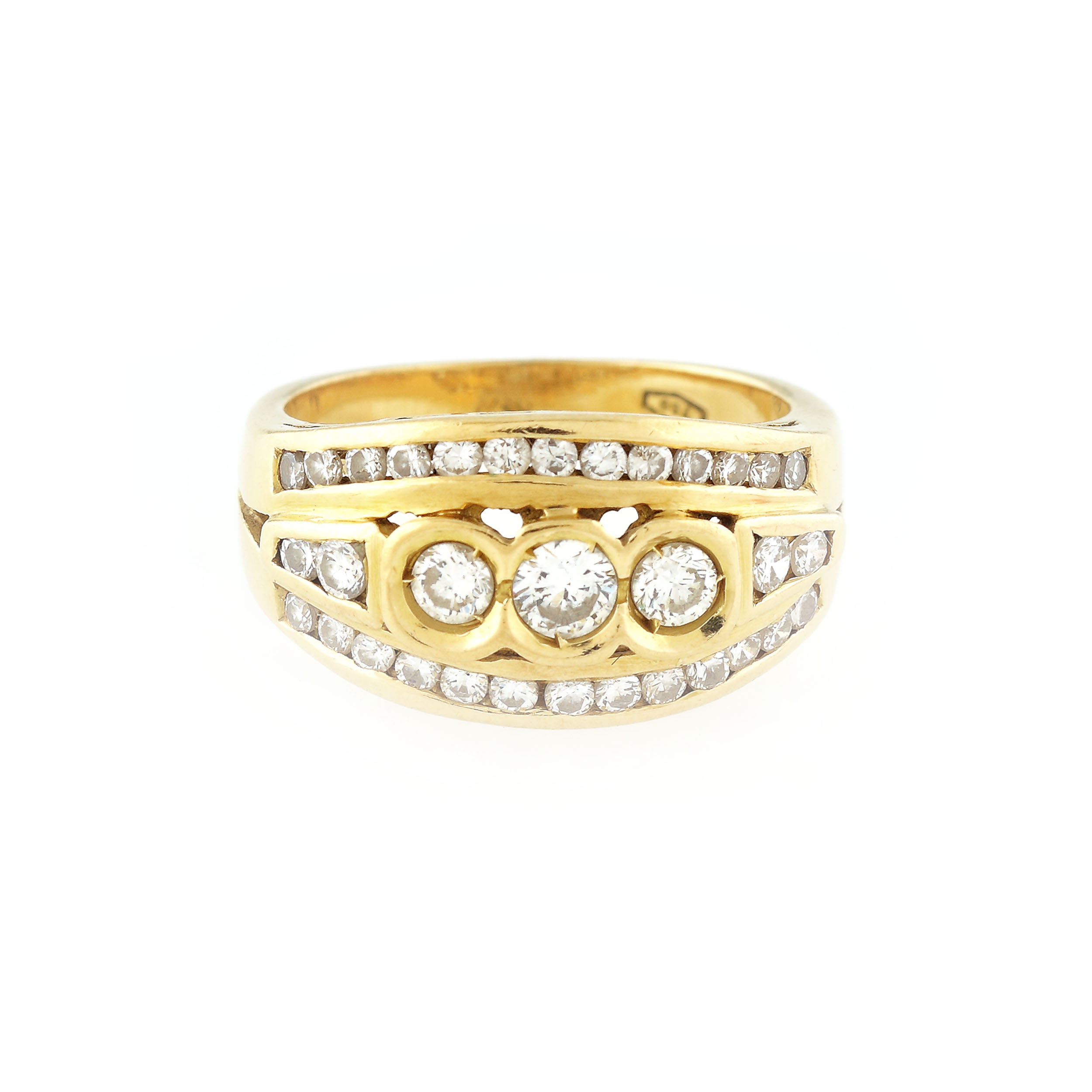 Gold ring, decorated with three lines of diamonds