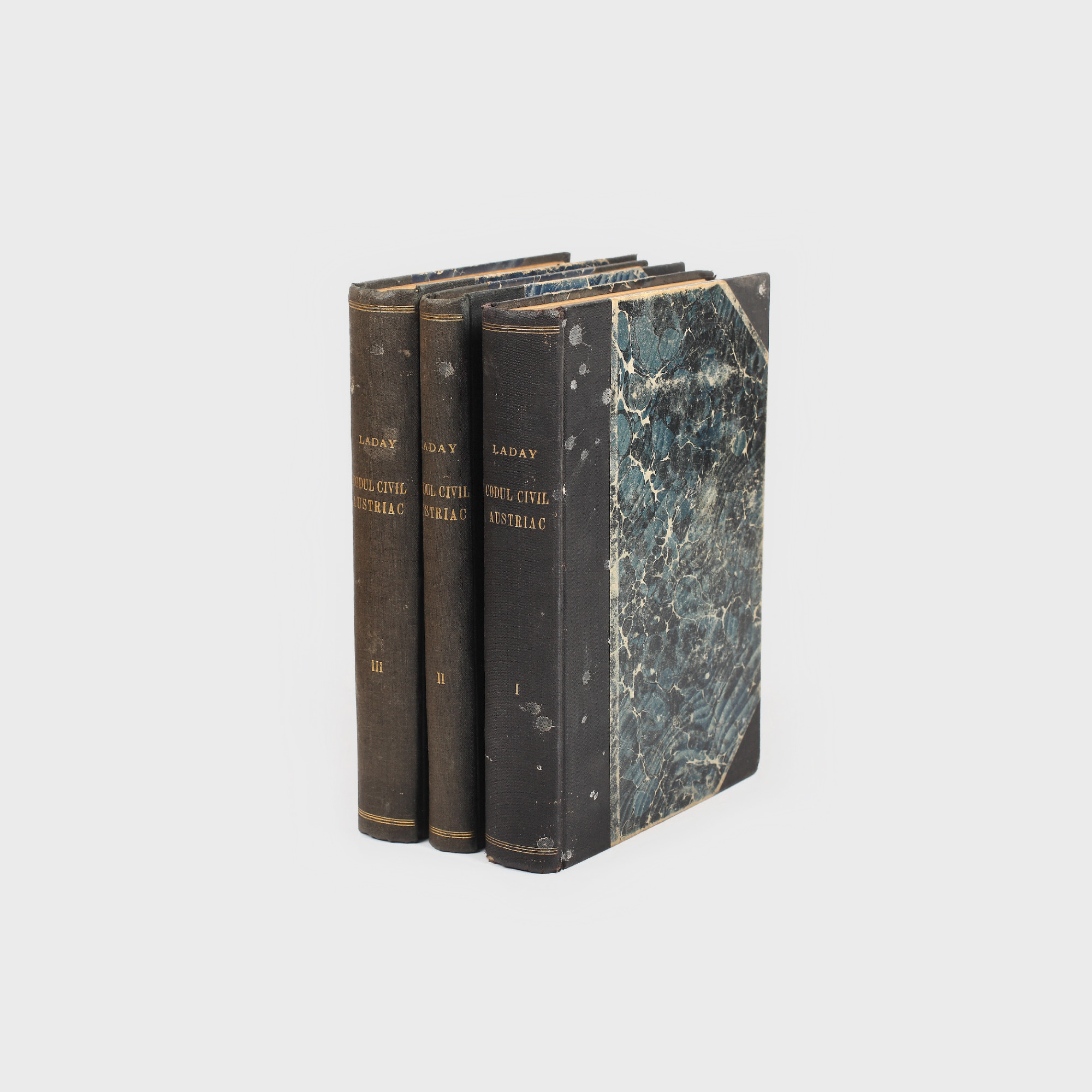 "Codul Civil Austriac", de Ștefan Laday, 3 volume, publicat la Cluj, 1924