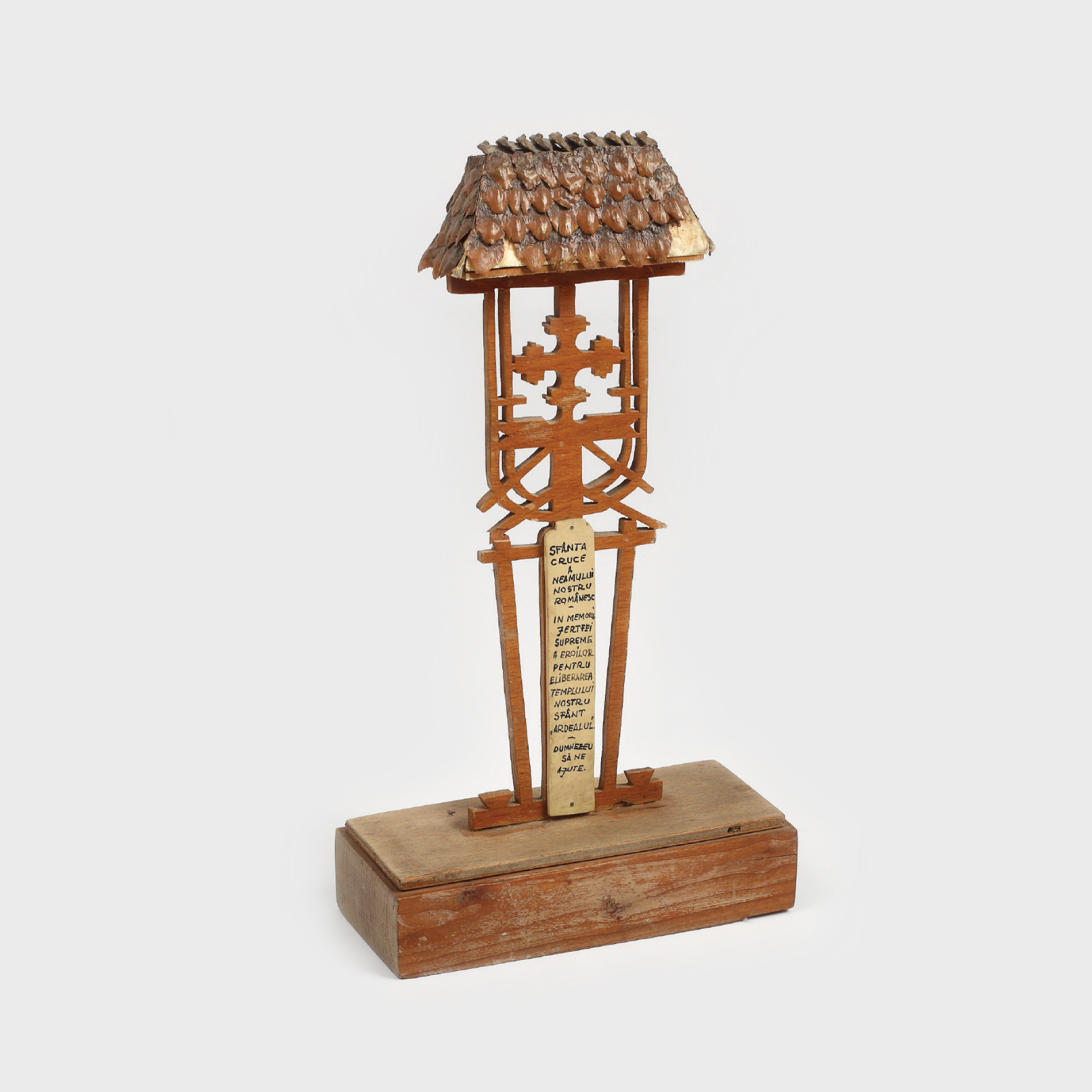 Troiță decorativă, închinată eroilor eliberării Ardealului