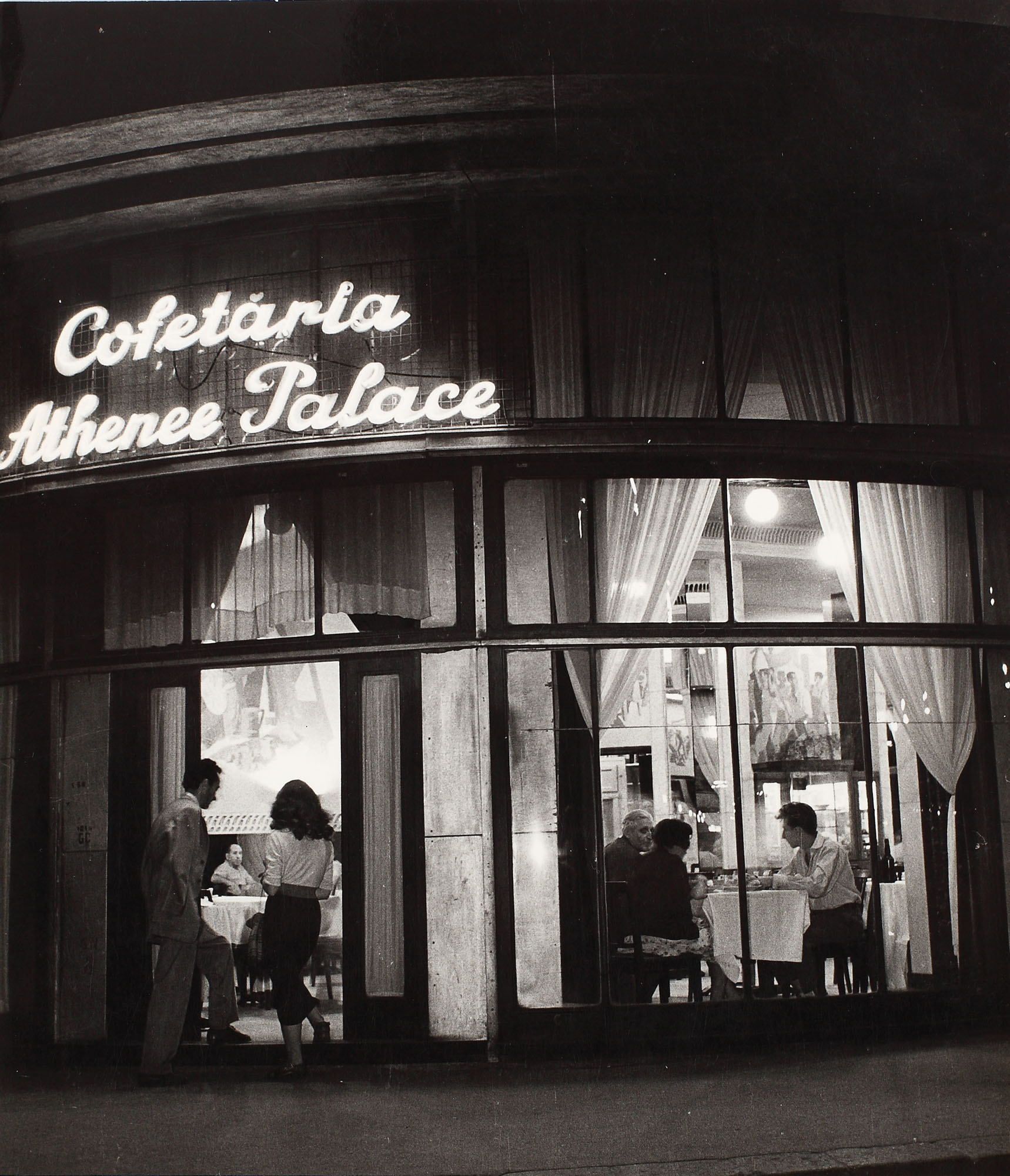 Fotografie de colecție, Cofetăria Athenee Palace, anii 1950-1960