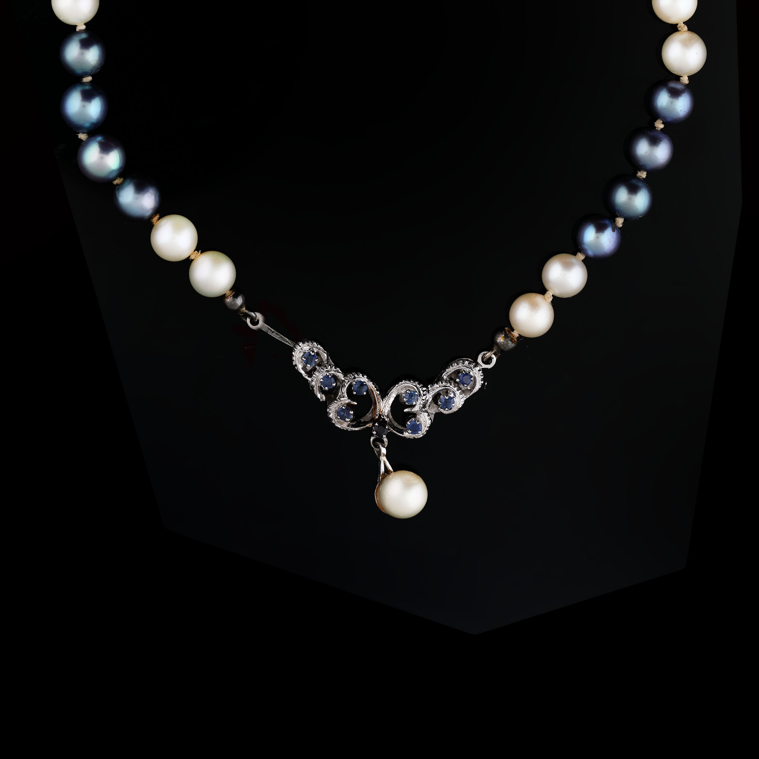 Pearls necklace, with white gold buckle, decorated with sapphires