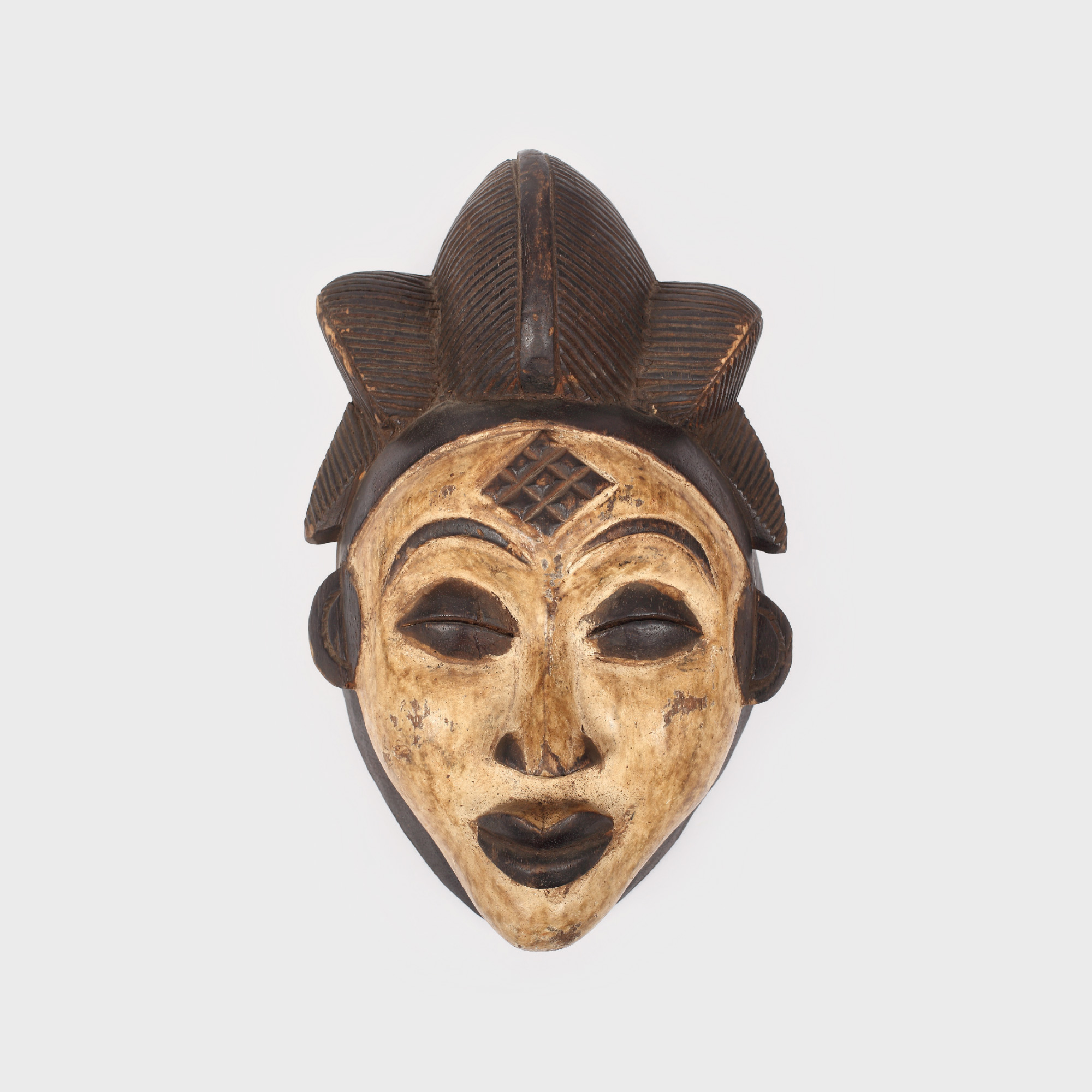 Mască africană Punu, simbolizând frumusețea spiritului lumii, Gabon, sfârşitul sec. XIX