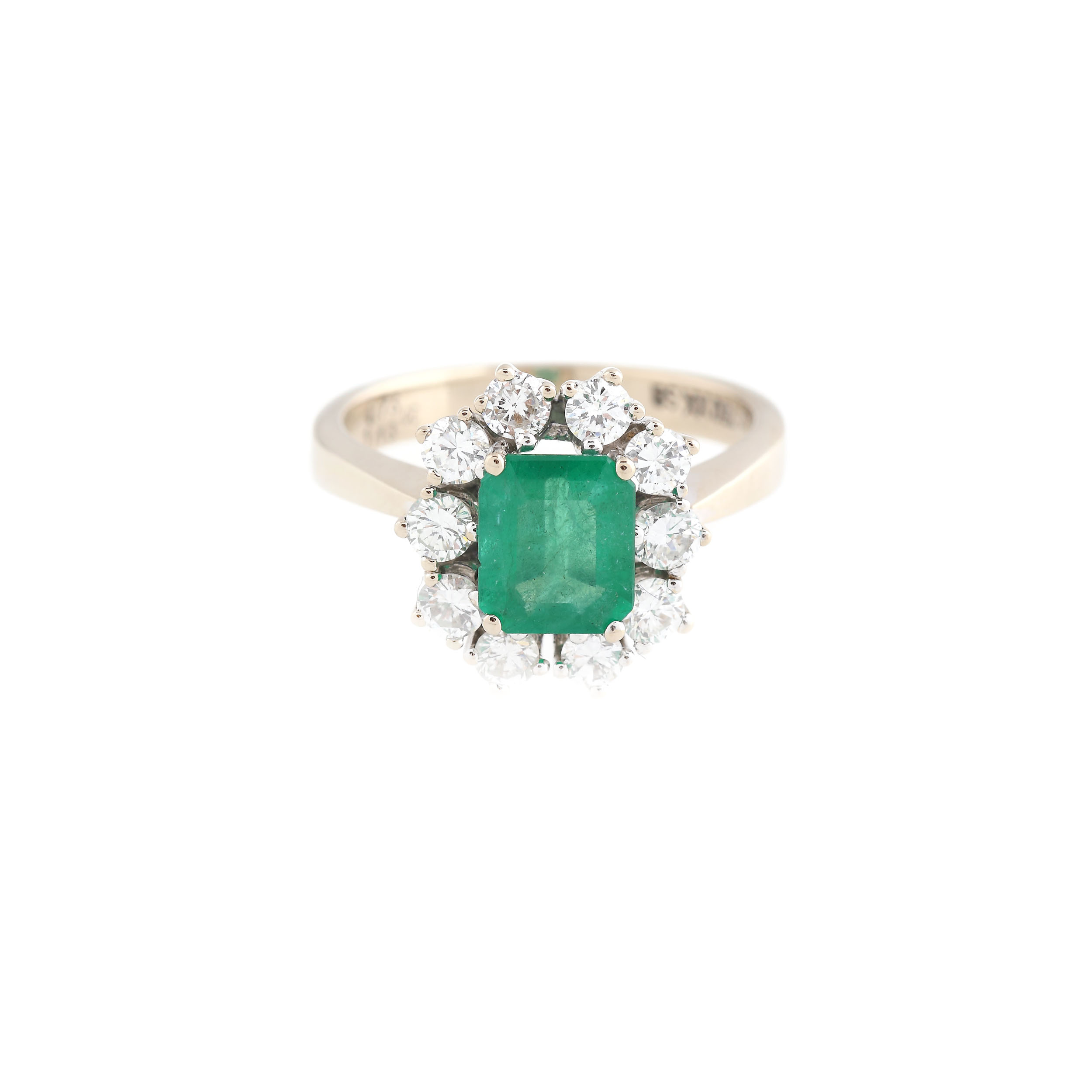 White gold ring, decorated with emerald and diamonds