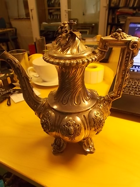 Ceainic din argint "au repoussé", decorat în manieră Neo-Rococo, cca. 1885
