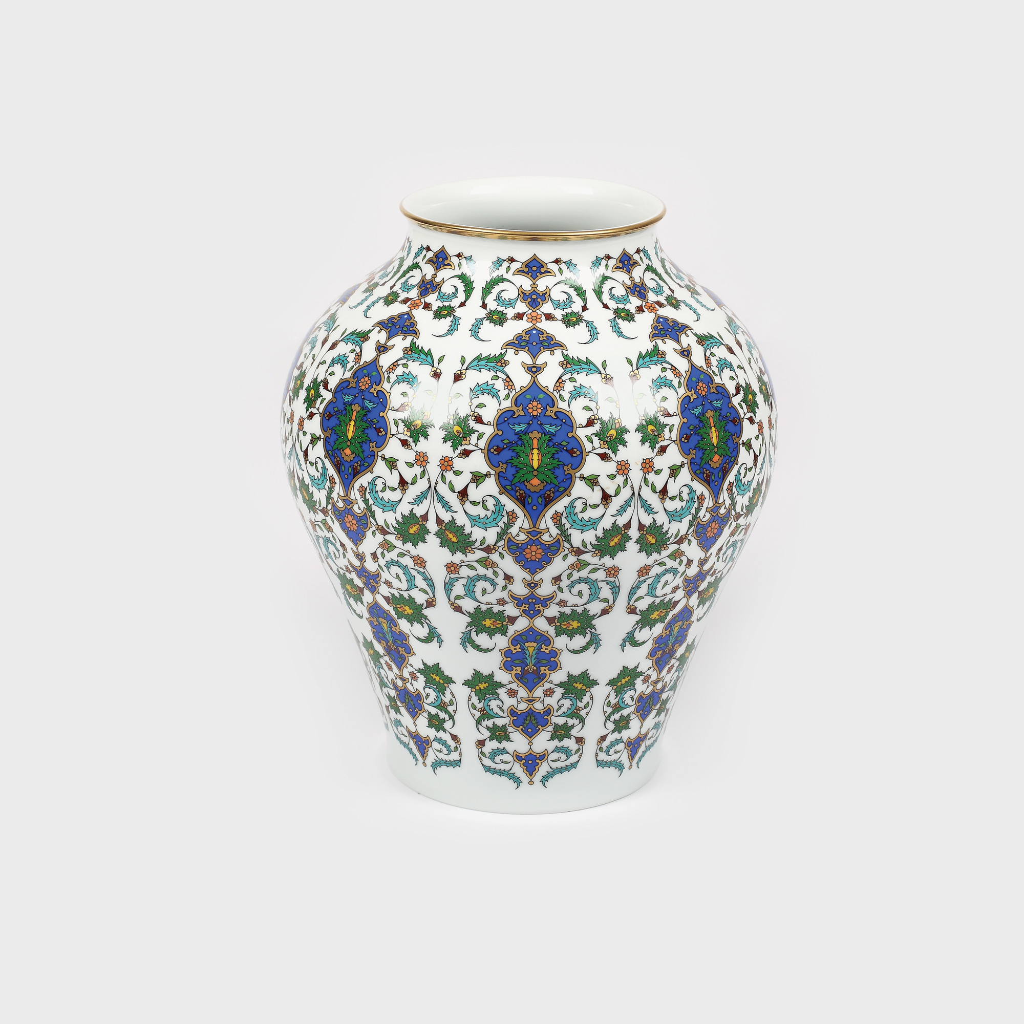 Vas decorativ din porţelan Hutschenreuther, bogat decorat cu aur coloidal, cca. 1920