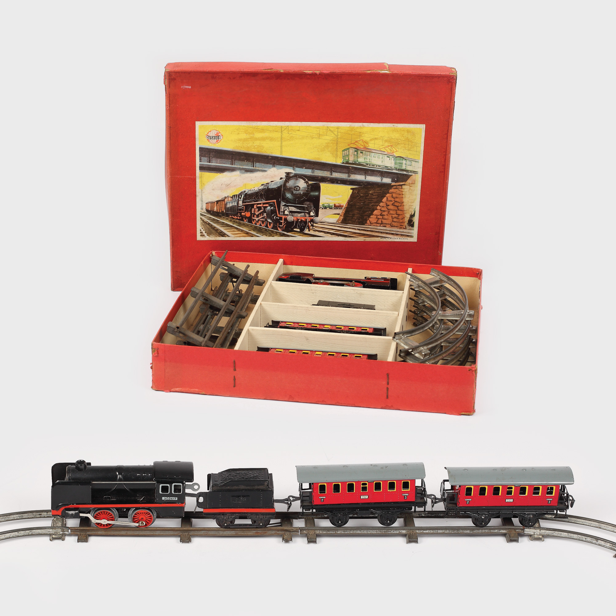 Trenuleț mecanic, compus din locomotivă, vagon de cărbuni și două vagoane de pasageri, cu circuit de șine, anii '60