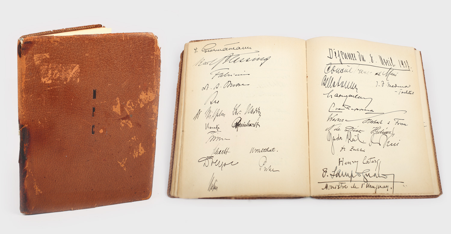 Carnețel de autografe din anii '20, conținând autografe rare ale personalităților românești ale vremii