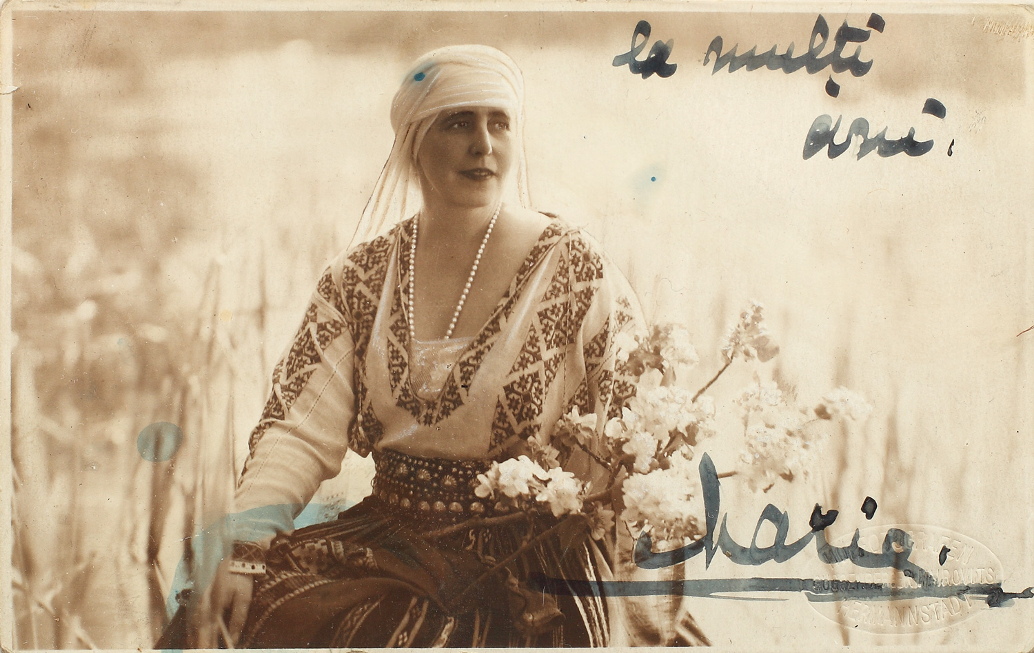 Fotografia Reginei Maria, cu dedicaţie şi semnătura olografă